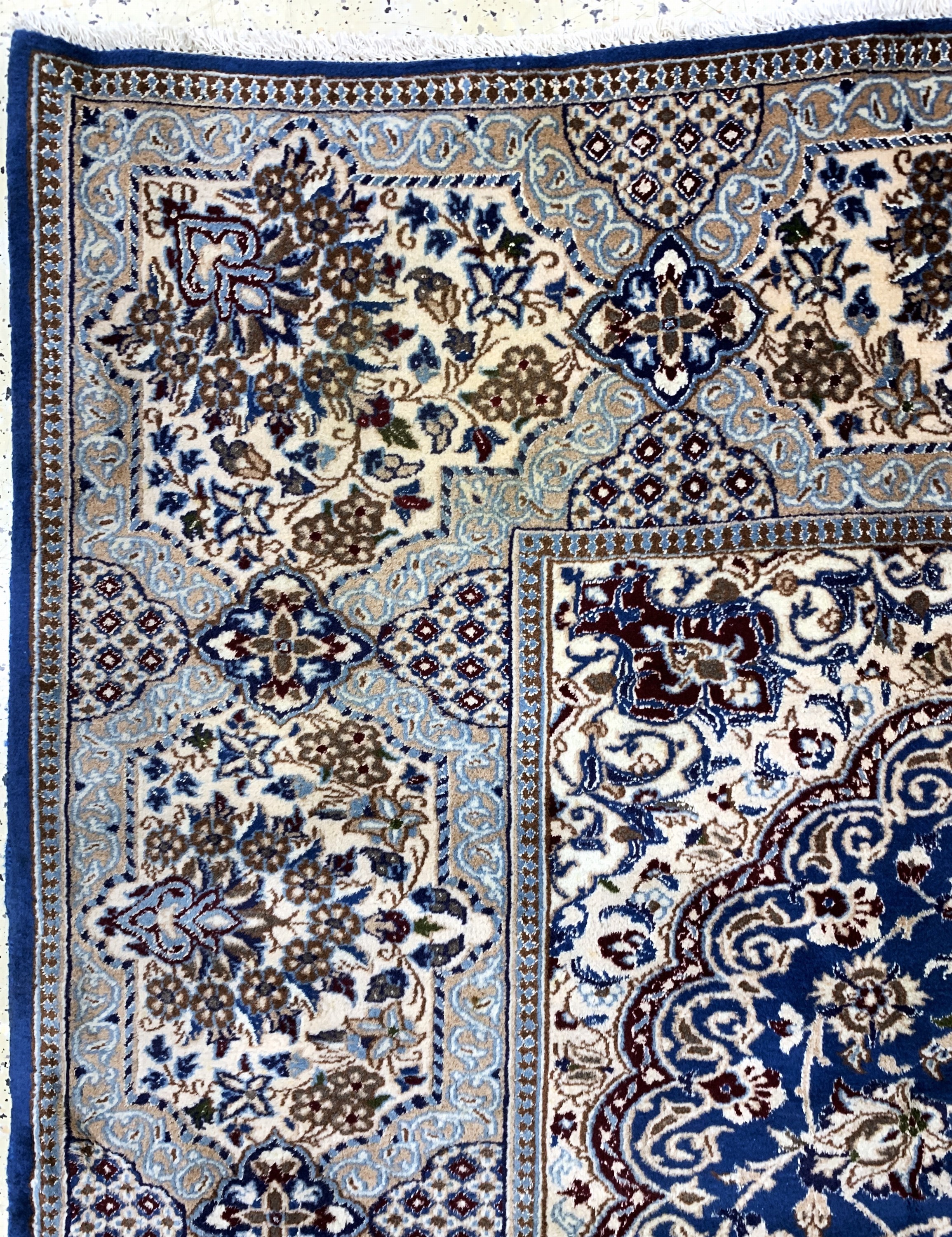 Detail d: Nain, Persien, Ende 20.Jhd, Wolle auf Baumwolle, ca. 356 x 253 cm, Reinigungsbedürftig, EHZ: 2