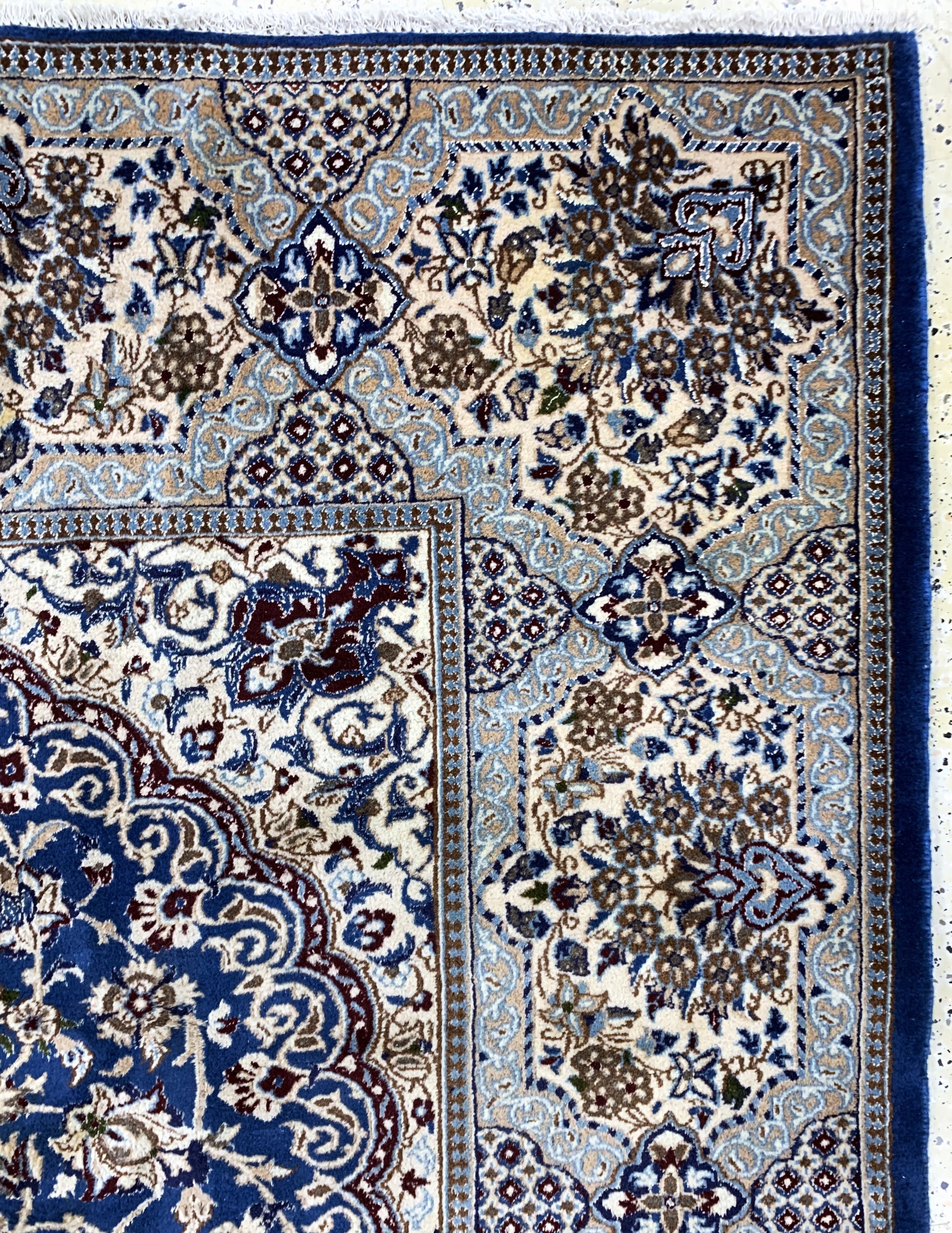 Detail e: Nain, Persien, Ende 20.Jhd, Wolle auf Baumwolle, ca. 356 x 253 cm, Reinigungsbedürftig, EHZ: 2