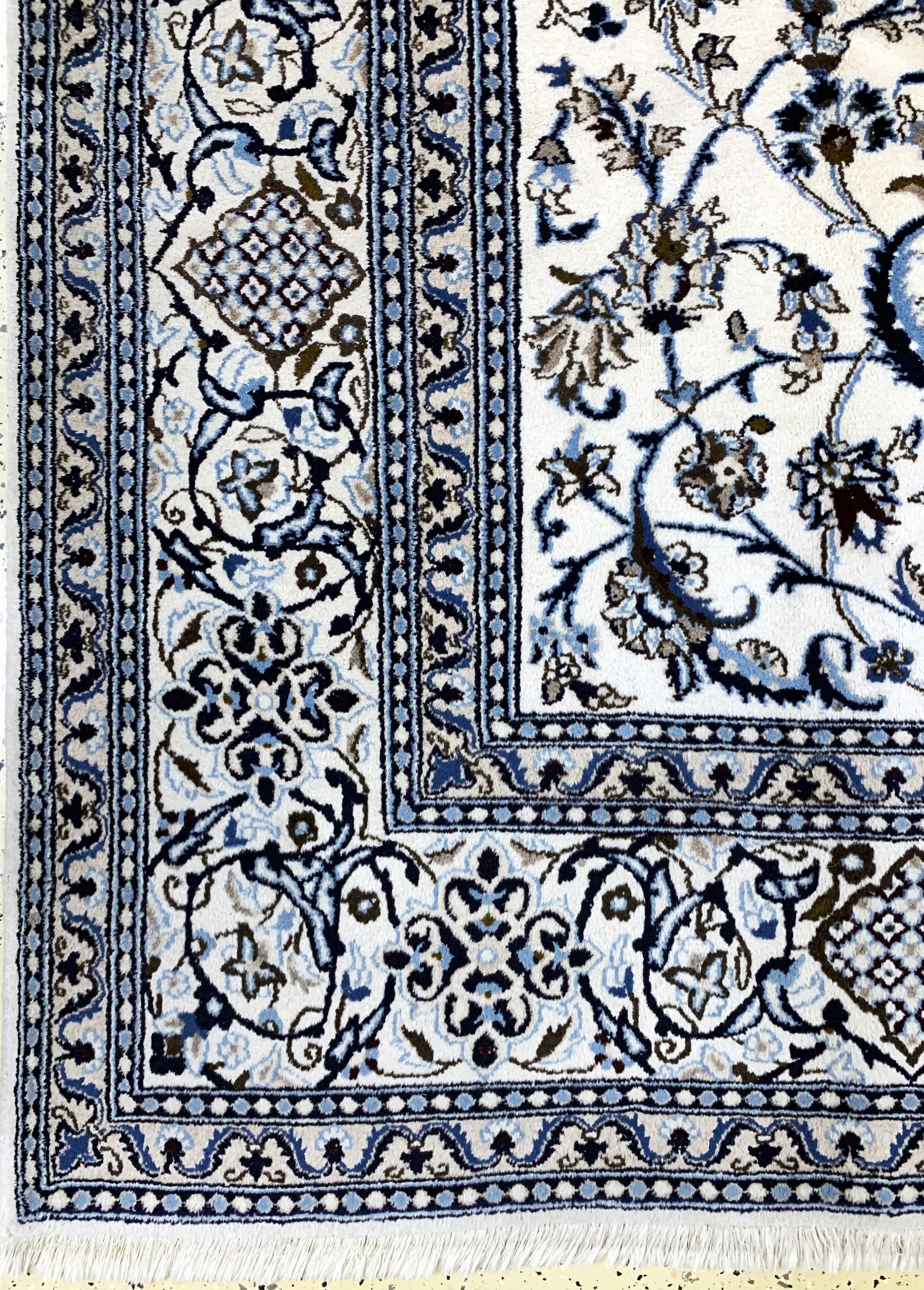 Detail b: Nain, Persien, Ende 20.Jhd, Wolle auf Baumwolle, ca. 354 x 250 cm, EHZ: 2