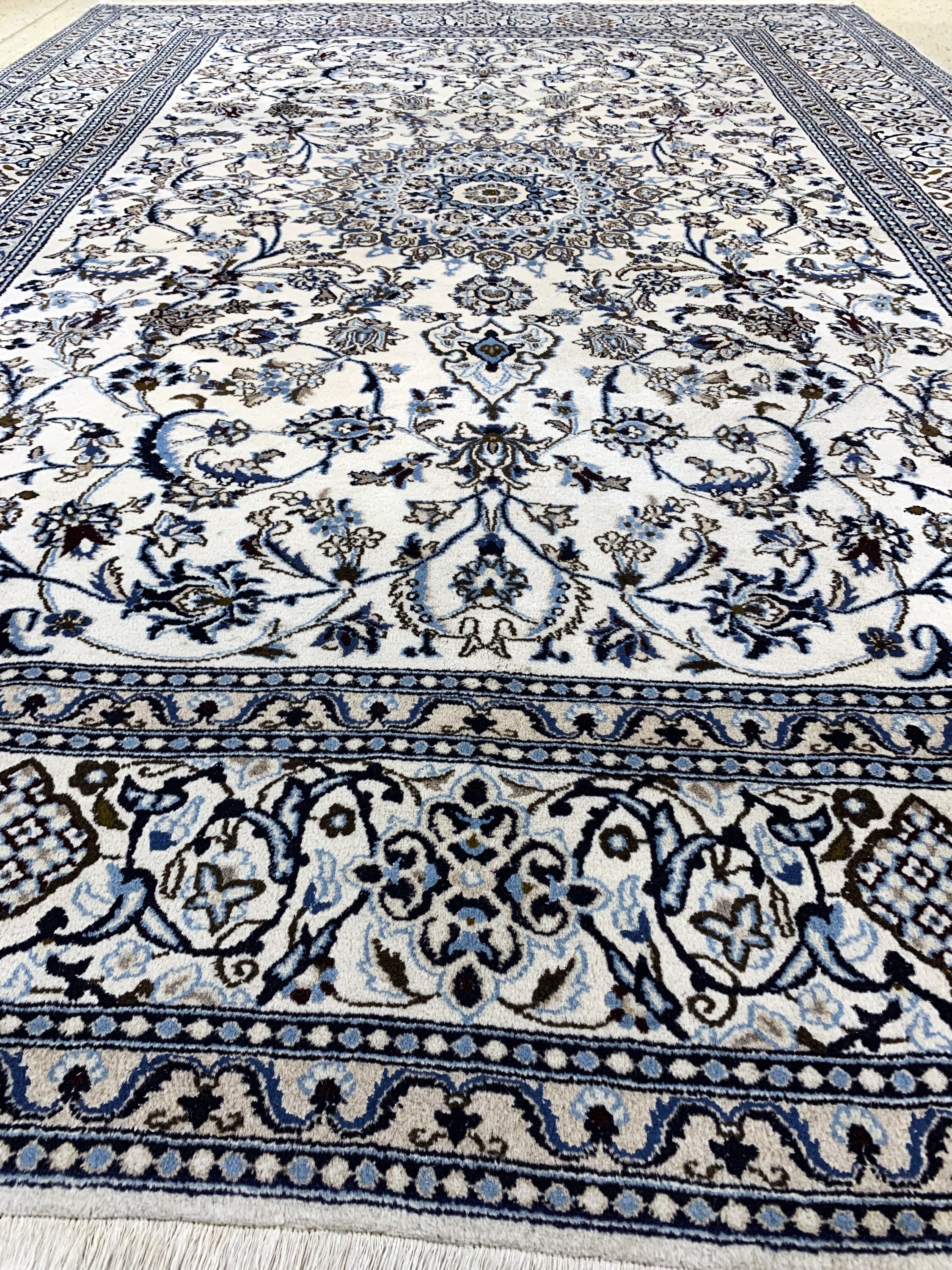 Detail f: Nain, Persien, Ende 20.Jhd, Wolle auf Baumwolle, ca. 354 x 250 cm, EHZ: 2