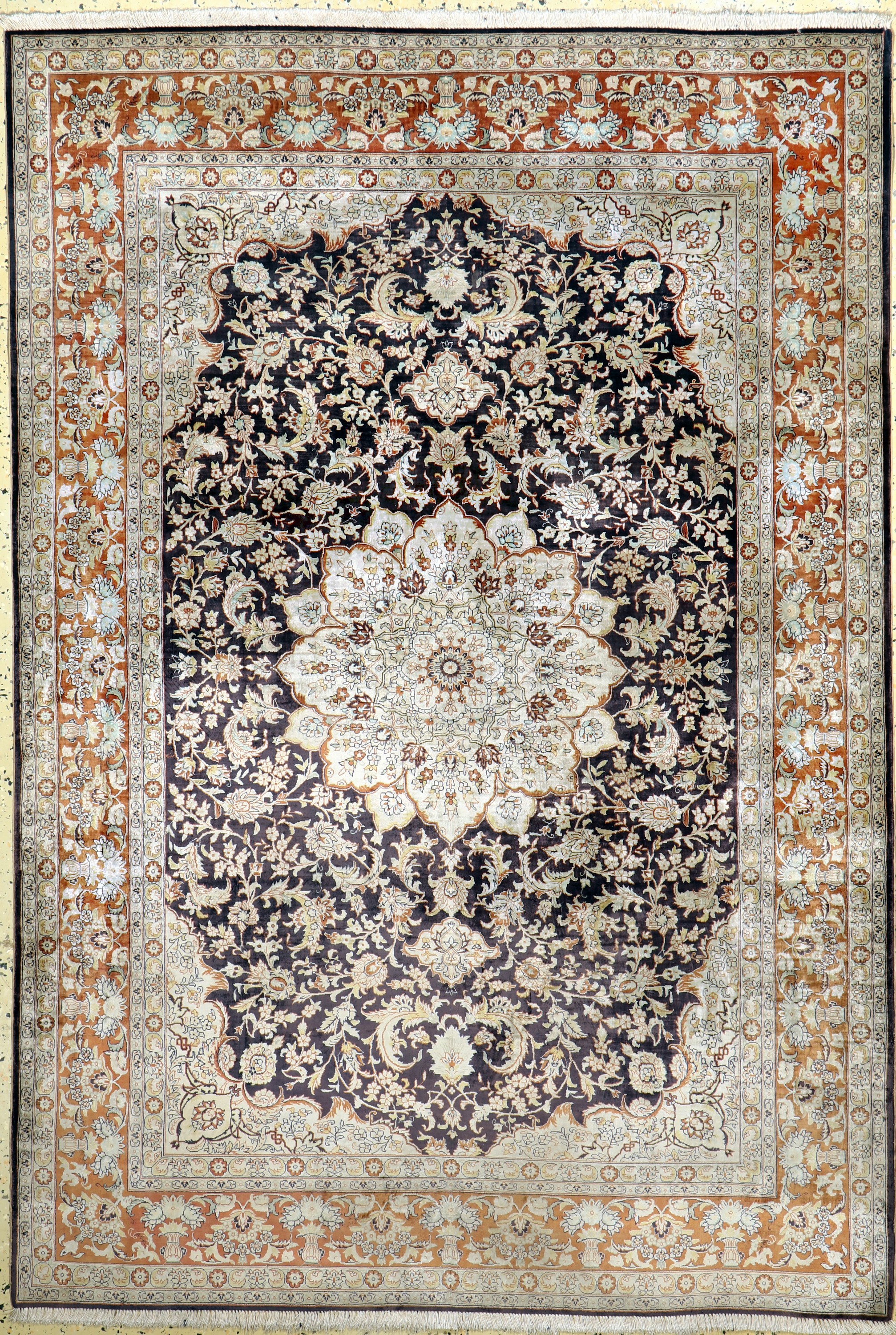 Hereke Seide fein, China, Ende 20.Jhd, reine Naturseide, ca. 180 x 125 cm, ca. 1,0 Mio. Kn/qm, Reinigungsbedürftig, EHZ: 2