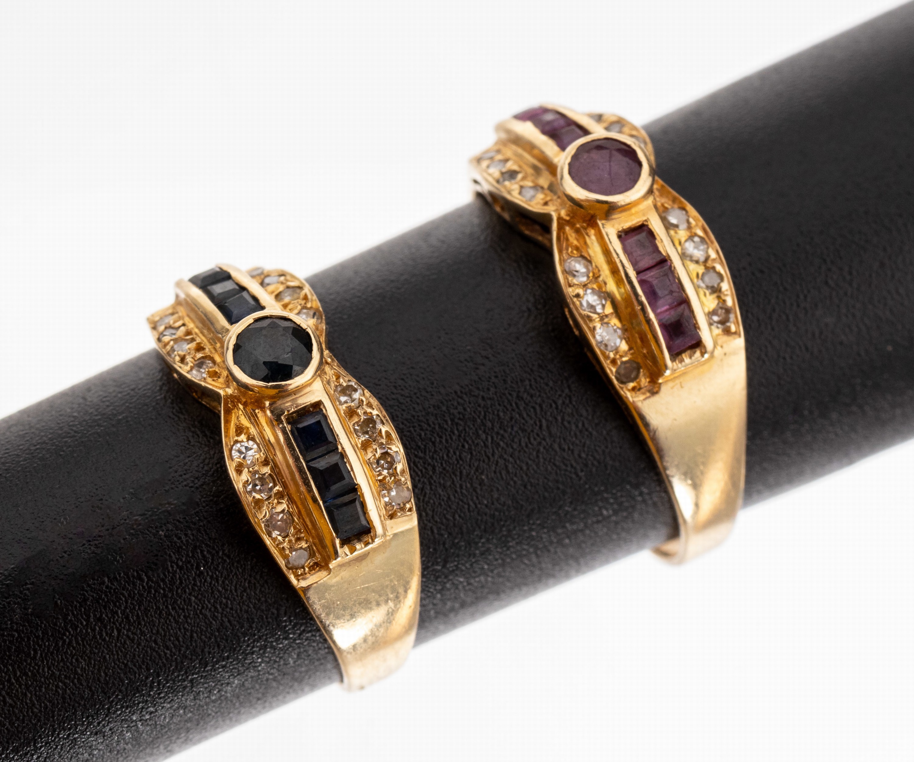 Set 2 14 kt Gold Farbstein-Diamant-Ring, GG585/000, 1 x RW 53, mit 1 rundfacett. Saphir und 6 Carrees zus. ca. 0.10 ct, 20 8/8- Diamanten zus. ca. ...