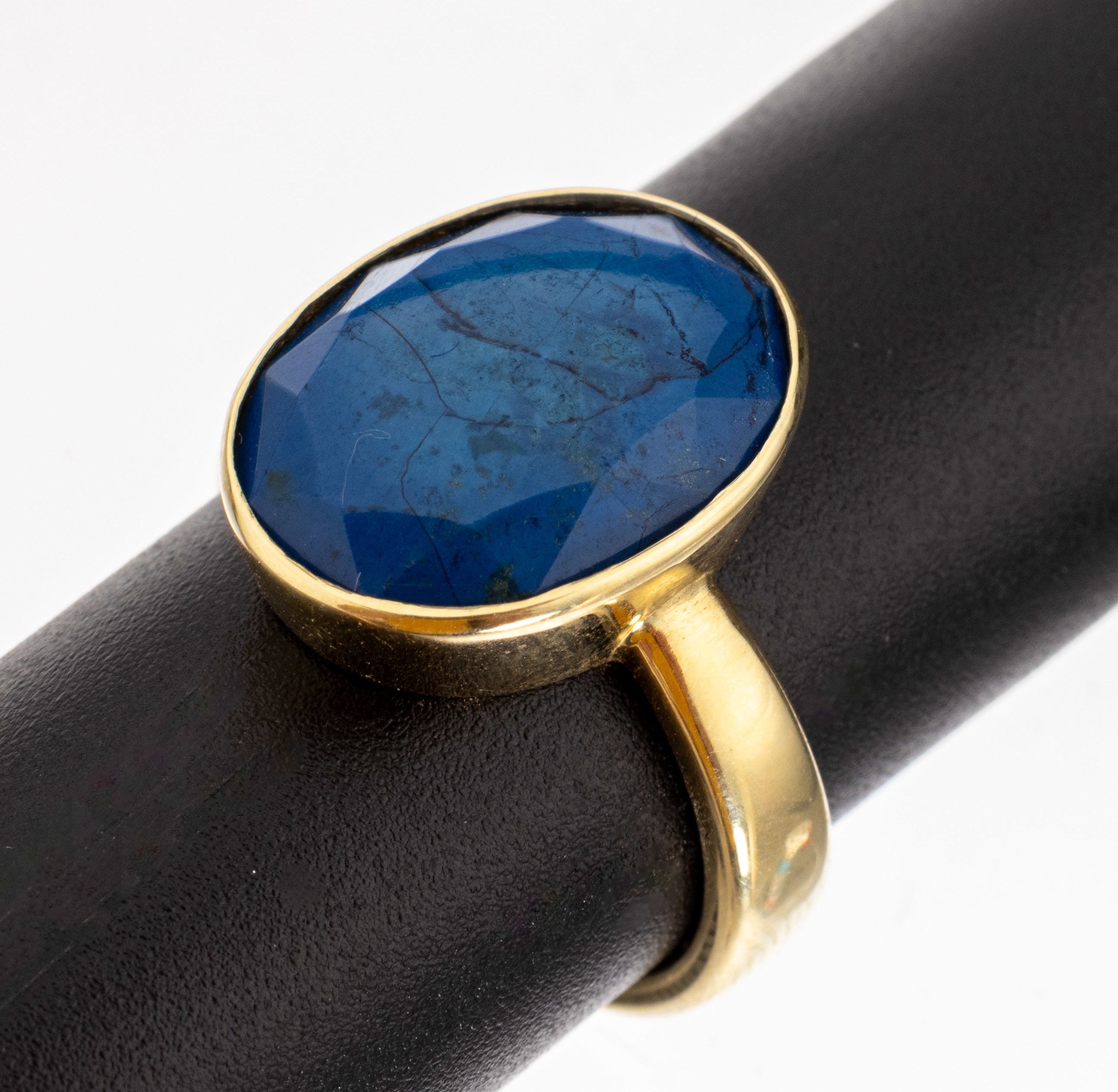 14 kt Gold Lapislazuli-Ring, GG 585/000, ovaler Lapislazuli mit facett. Rand, RW 56, ca. 9.1 g