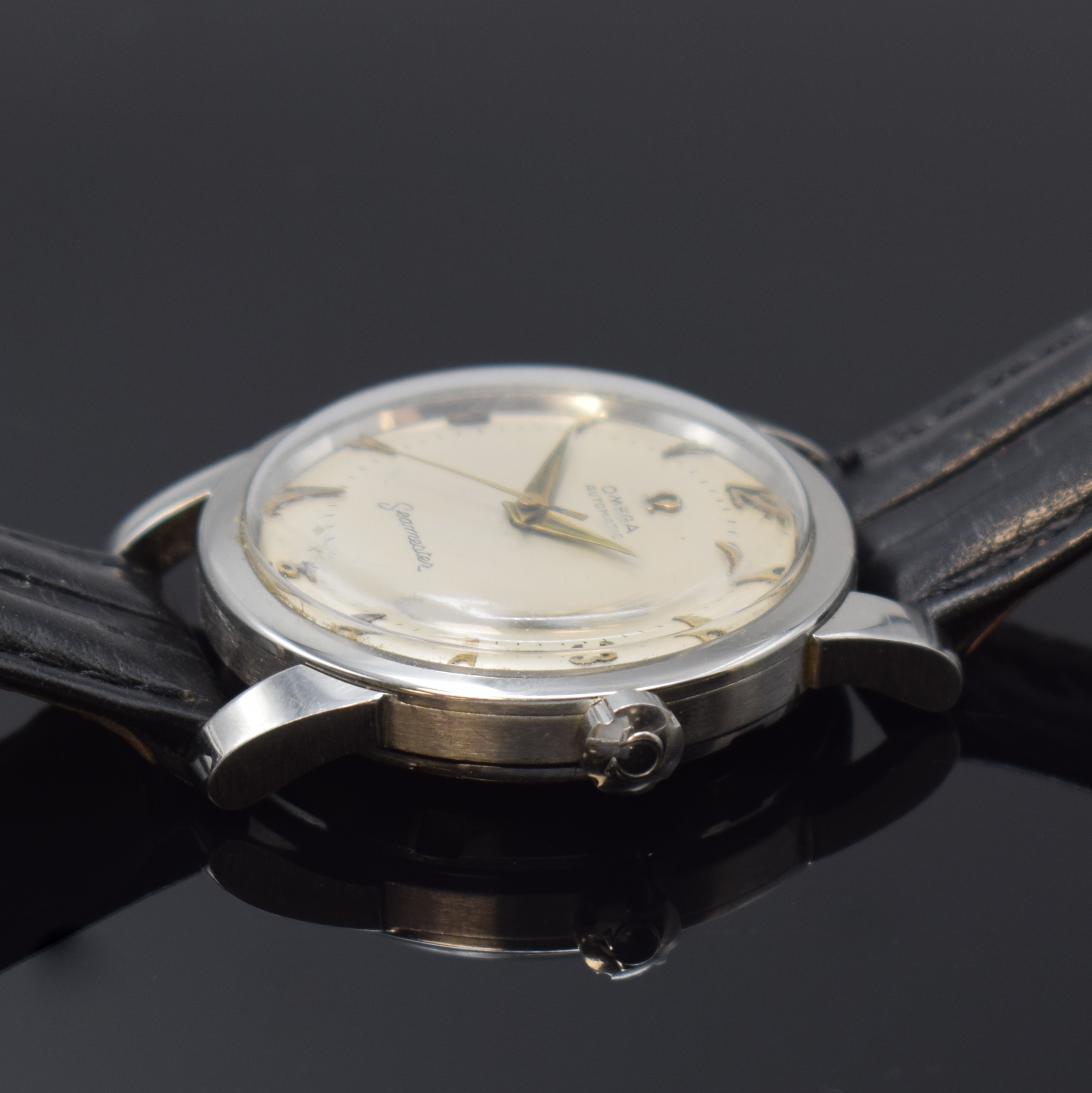 Detail b: OMEGA Seamaster Herrenarmbanduhr Referenz 2575-6 SC in Stahl, Schweiz um 1952, Hammerautomatik, verschr. Geh., orig. Krone, silb. Zifferbl. rest., ...