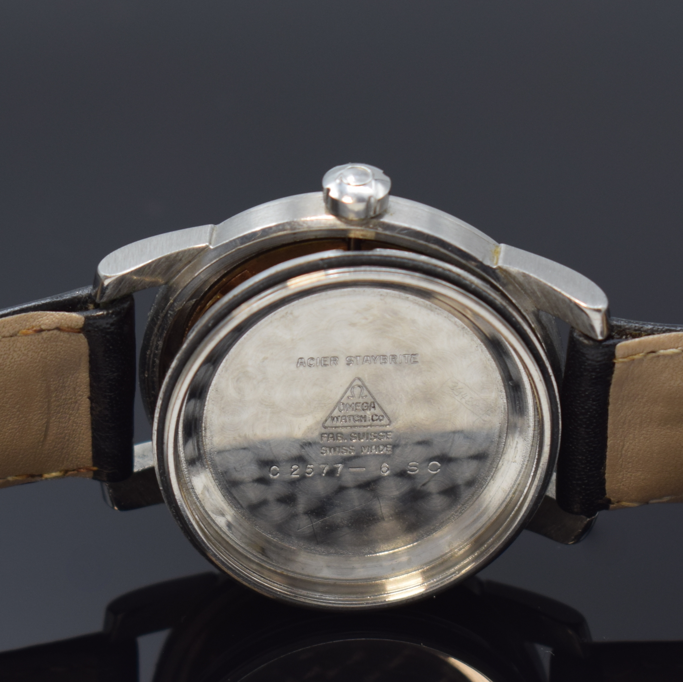Detail d: OMEGA Seamaster Herrenarmbanduhr Referenz 2575-6 SC in Stahl, Schweiz um 1952, Hammerautomatik, verschr. Geh., orig. Krone, silb. Zifferbl. rest., ...