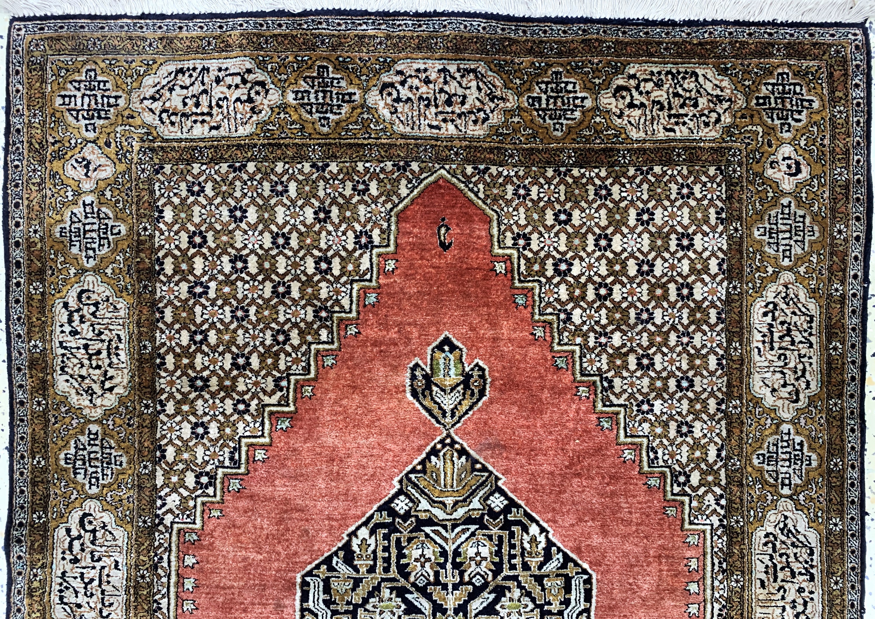 Detail a: Ghom Seide, Persien, Mitte 20.Jhd, reine Naturseide, ca. 155 x 107 cm, EHZ: 2(druckstelle).