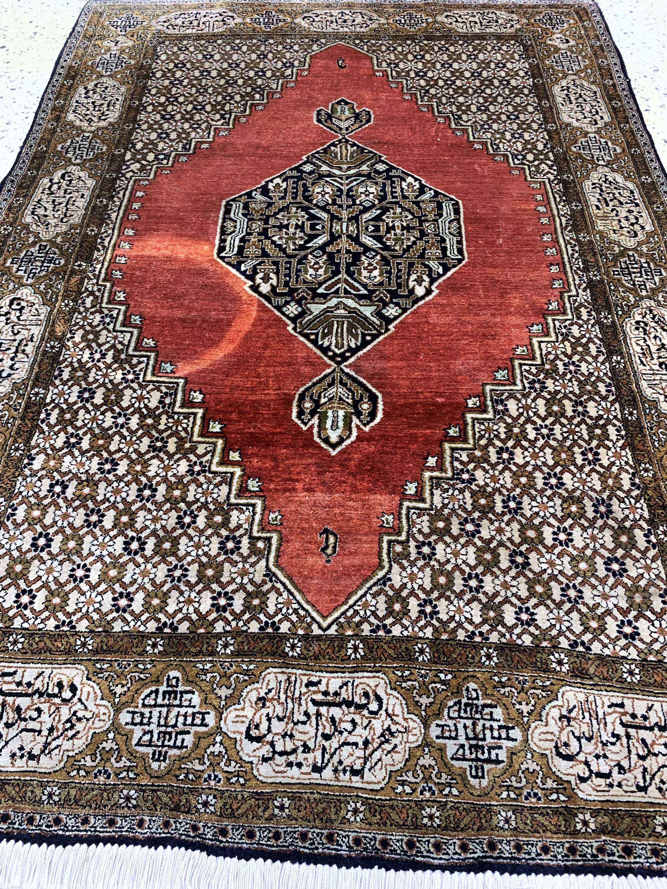 Detail c: Ghom Seide, Persien, Mitte 20.Jhd, reine Naturseide, ca. 155 x 107 cm, EHZ: 2(druckstelle).