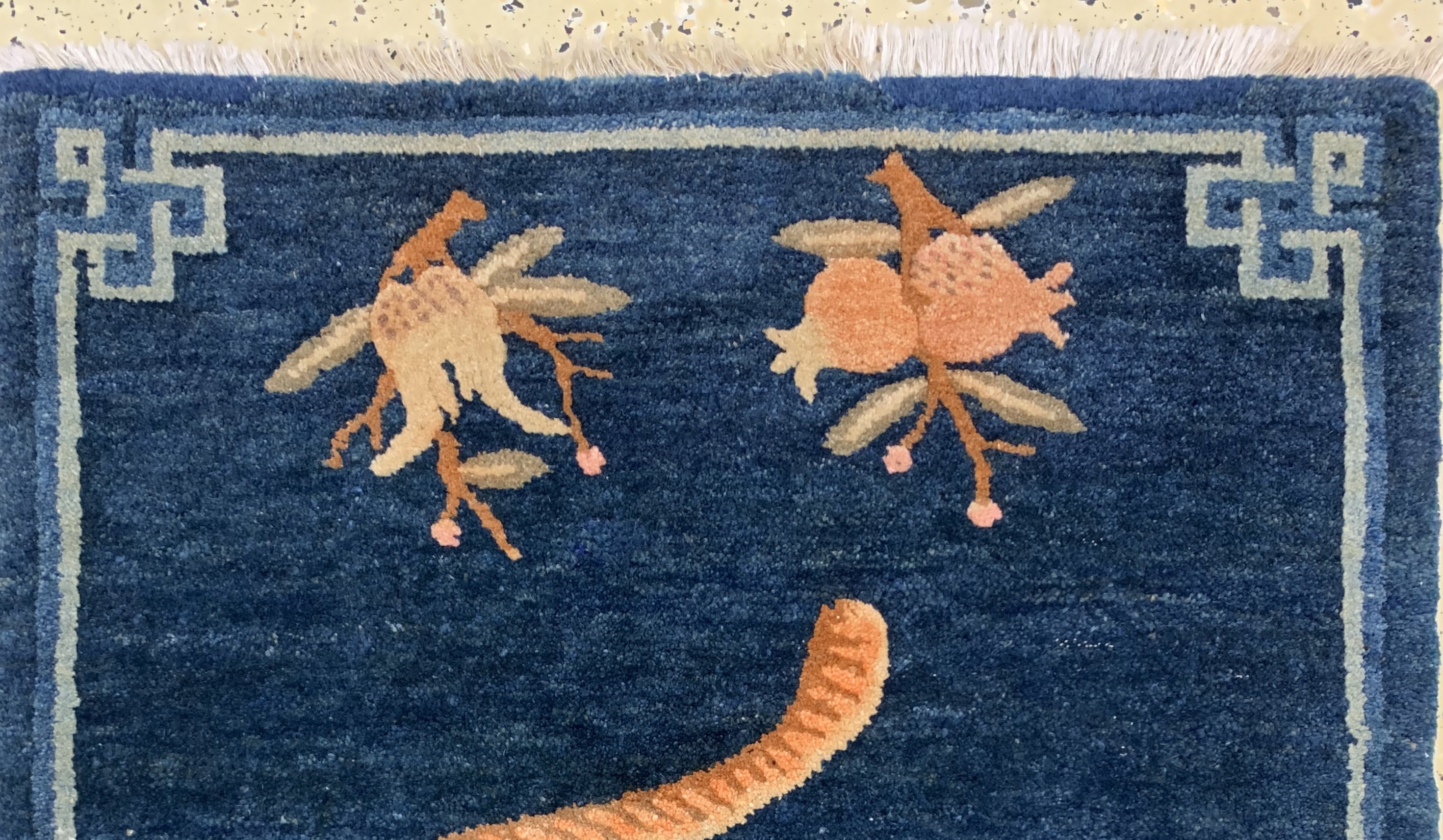 Detail d: Pao Tow"Tiger-Teppich", China, um 1900, Wolle auf Baumwolle, ca. 130 x 68 cm, EHZ: 2, (fachkundig restauriert)