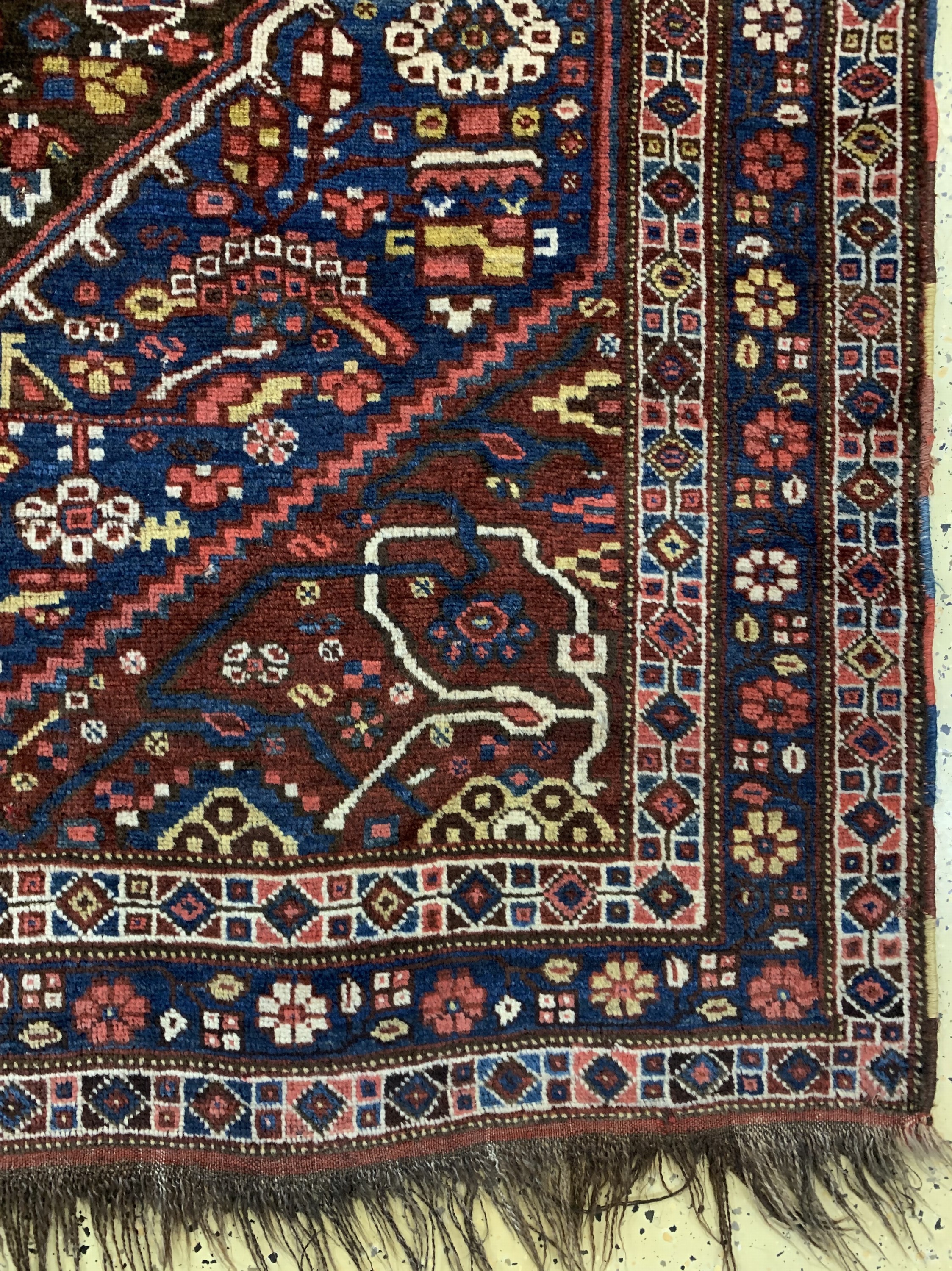 Detail a: Antiker Ghaschgai, Persien, um 1900, Wolle auf Wolle, ca. 195 x 155 cm, EHZ: 2-3, (kleines Loch geflickt)