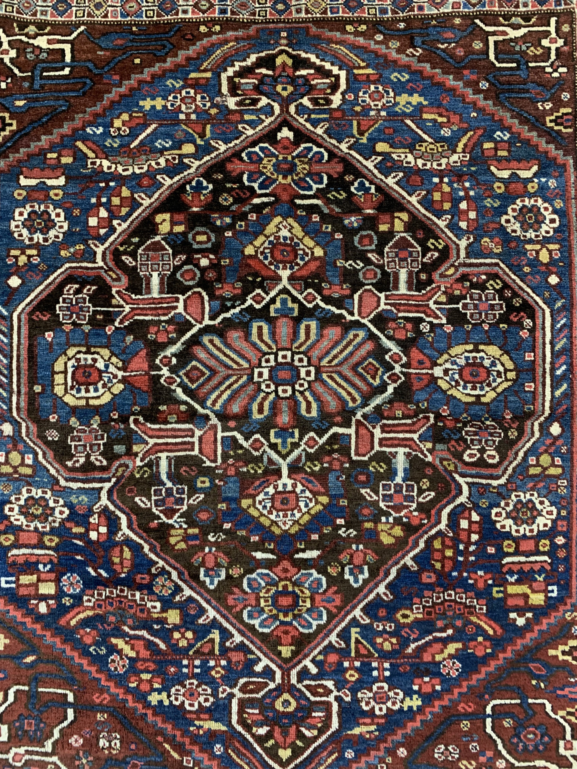 Detail c: Antiker Ghaschgai, Persien, um 1900, Wolle auf Wolle, ca. 195 x 155 cm, EHZ: 2-3, (kleines Loch geflickt)