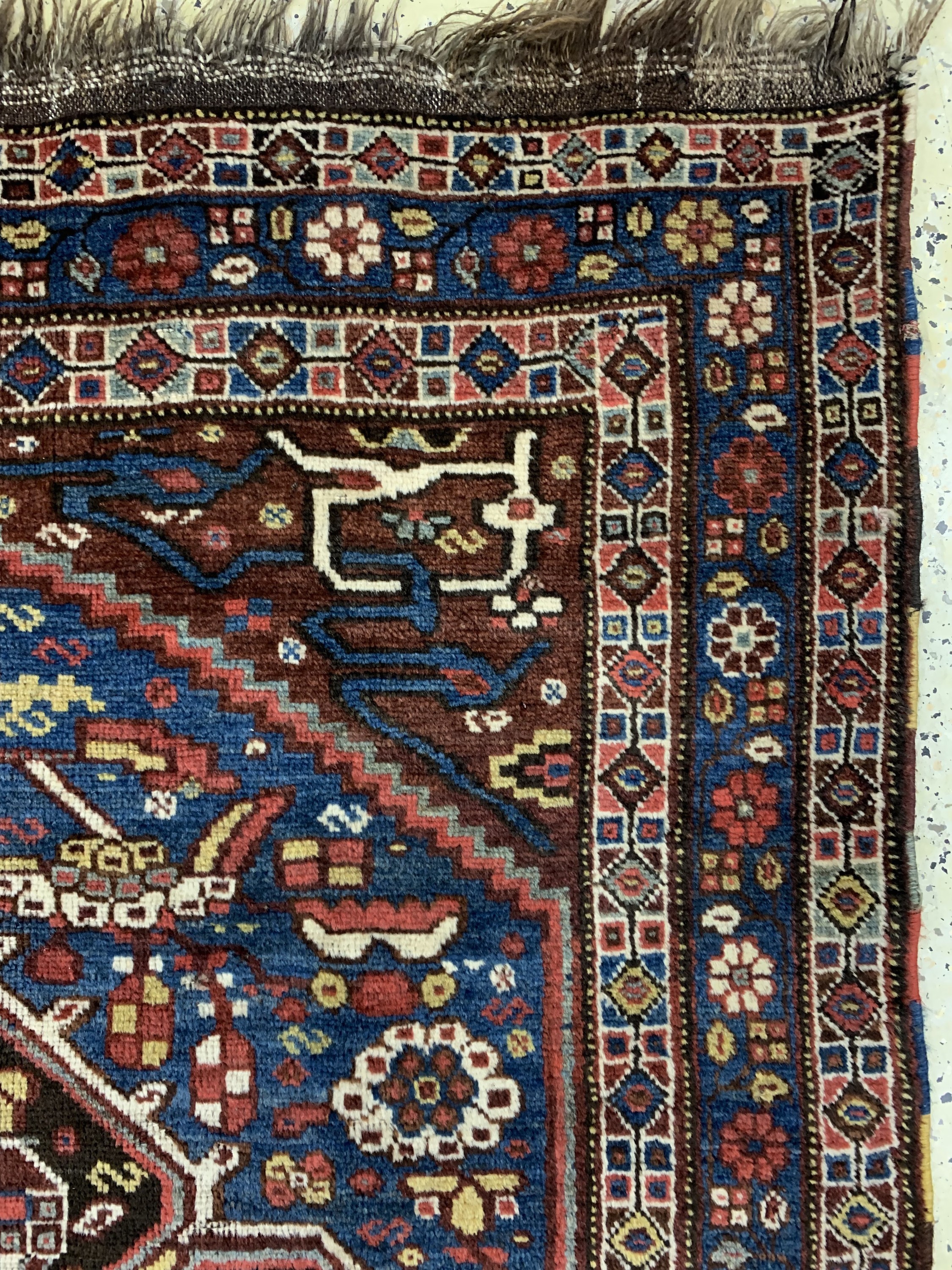 Detail e: Antiker Ghaschgai, Persien, um 1900, Wolle auf Wolle, ca. 195 x 155 cm, EHZ: 2-3, (kleines Loch geflickt)
