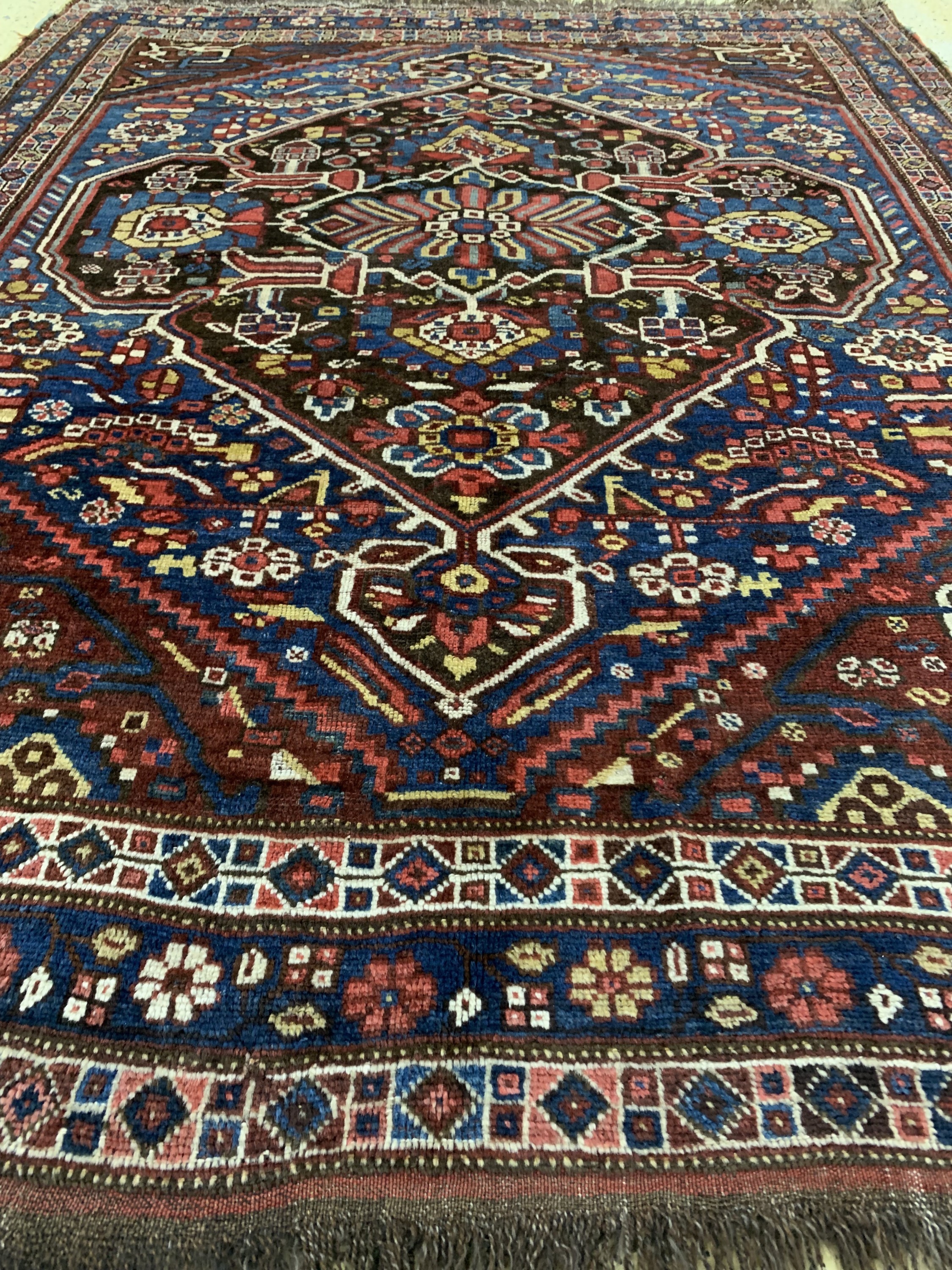 Detail f: Antiker Ghaschgai, Persien, um 1900, Wolle auf Wolle, ca. 195 x 155 cm, EHZ: 2-3, (kleines Loch geflickt)