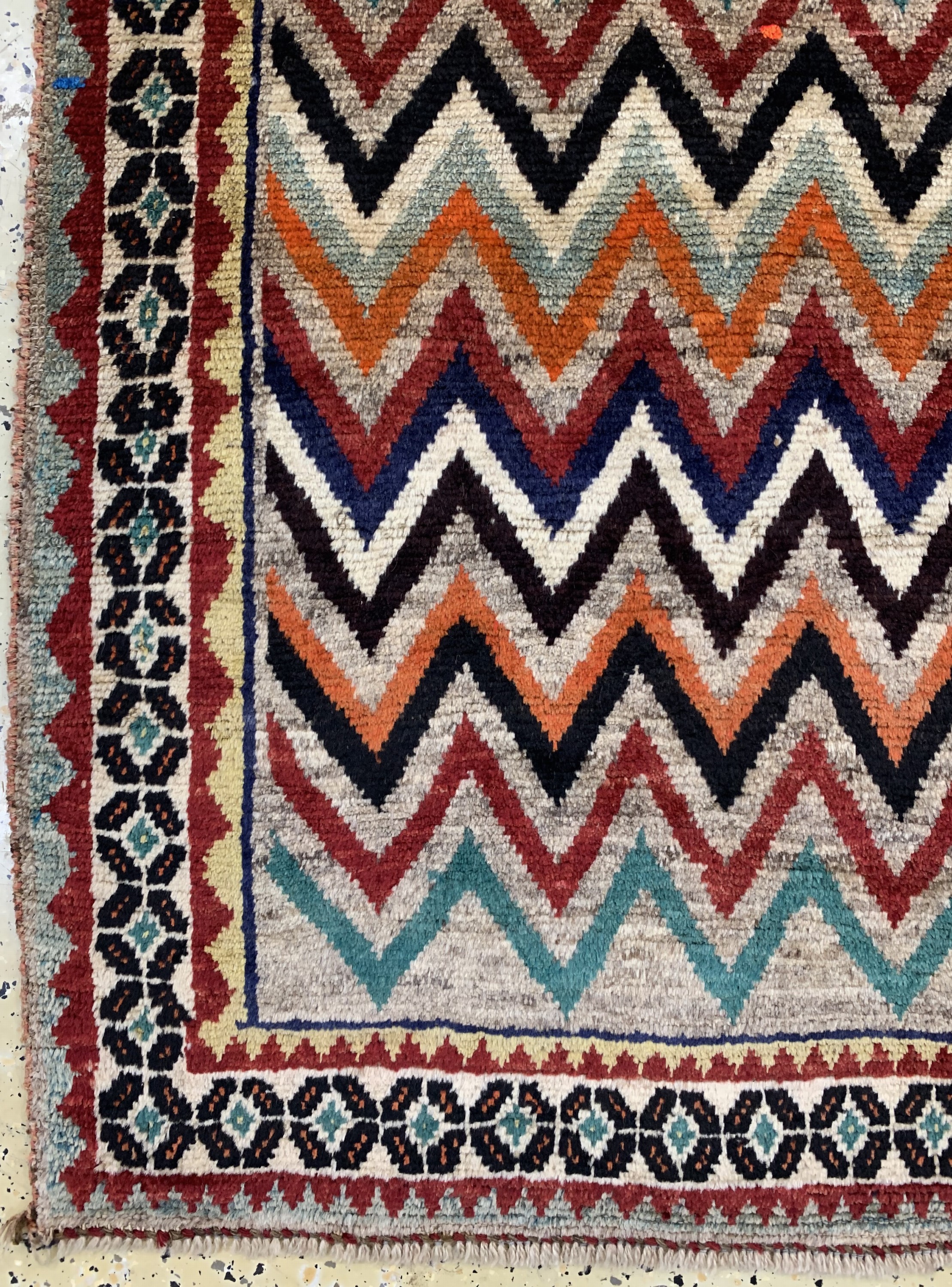 Detail b: Ghaschgai"Gabbeh"antik, Persien, um 1900, Wolle auf Wolle, ca. 232 x 133 cm, EHZ: 2