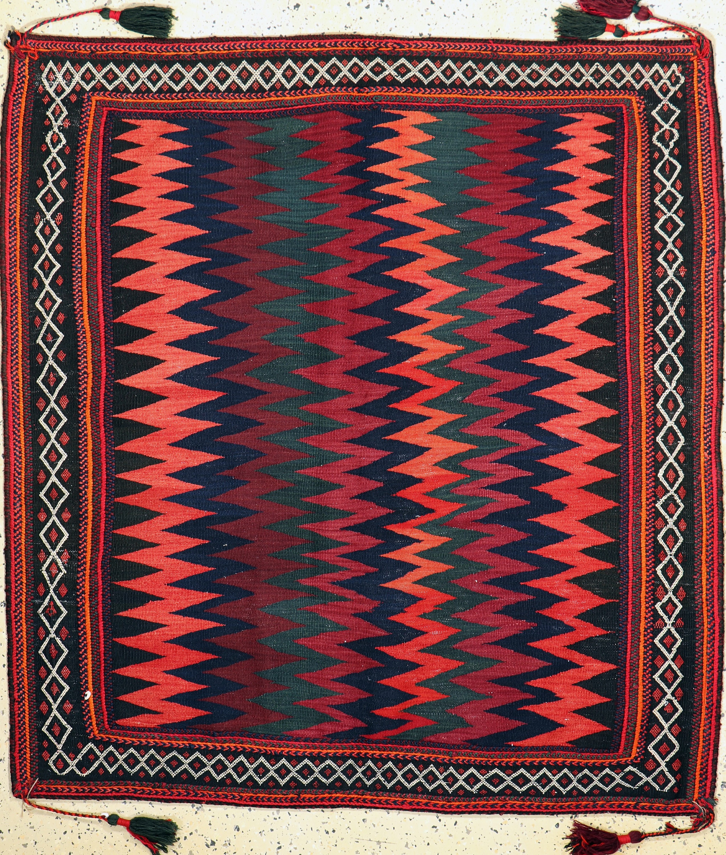 Afschar"Sofreh"alt, Persien, um 1930/1940, Wolle auf Wolle, ca. 150 x 140 cm, EHZ: 1-2