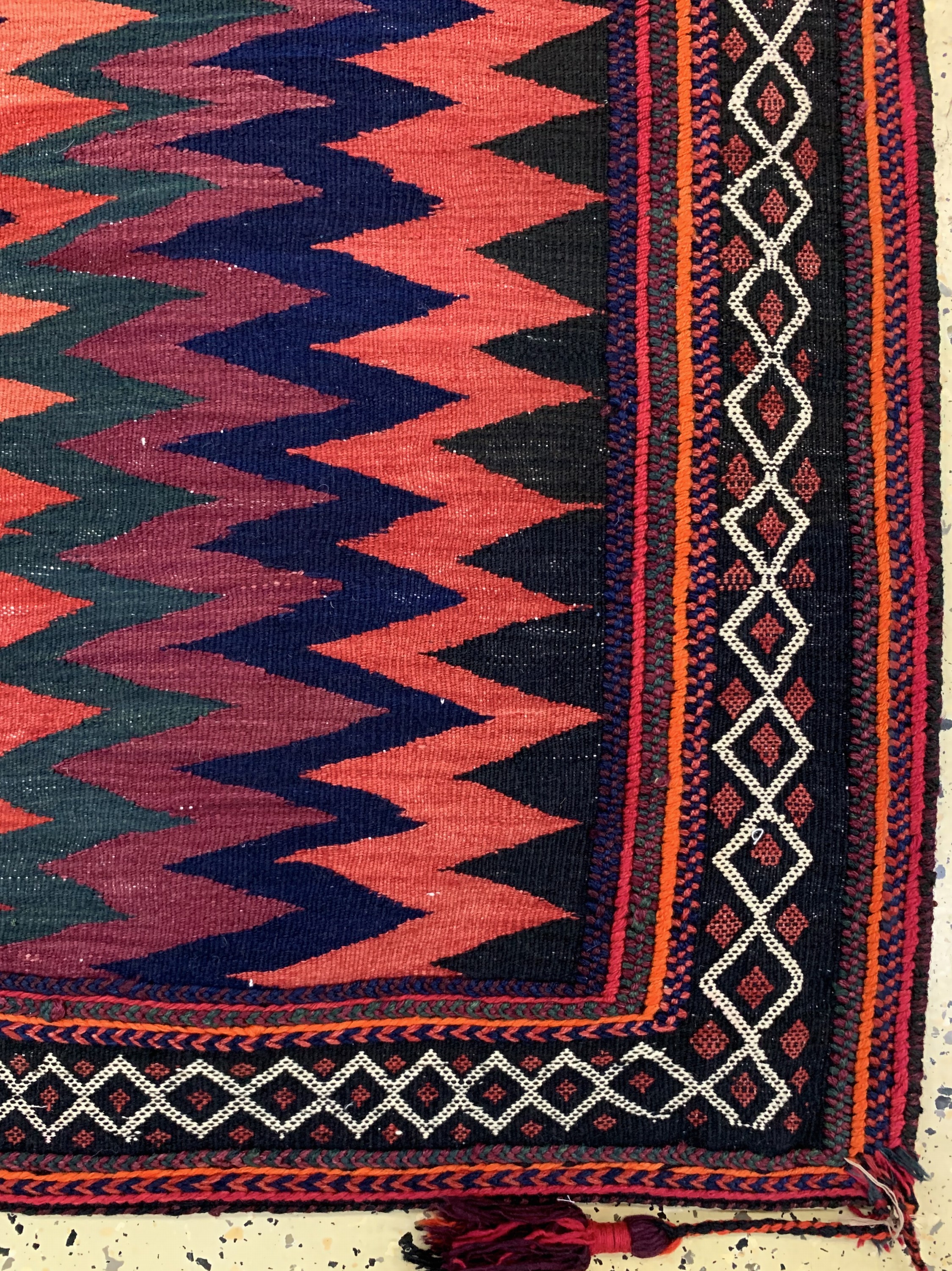 Detail a: Afschar"Sofreh"alt, Persien, um 1930/1940, Wolle auf Wolle, ca. 150 x 140 cm, EHZ: 1-2