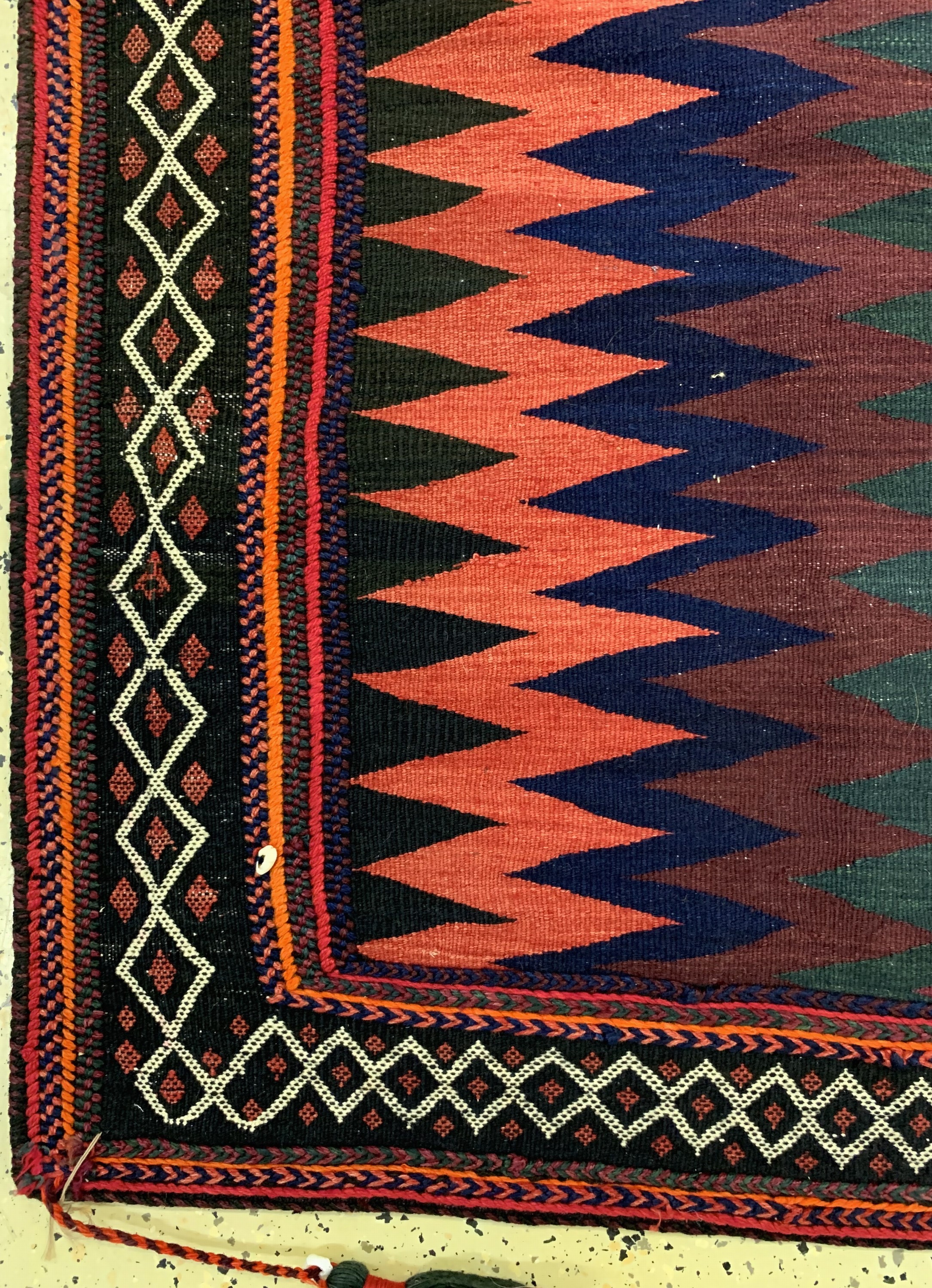 Detail b: Afschar"Sofreh"alt, Persien, um 1930/1940, Wolle auf Wolle, ca. 150 x 140 cm, EHZ: 1-2