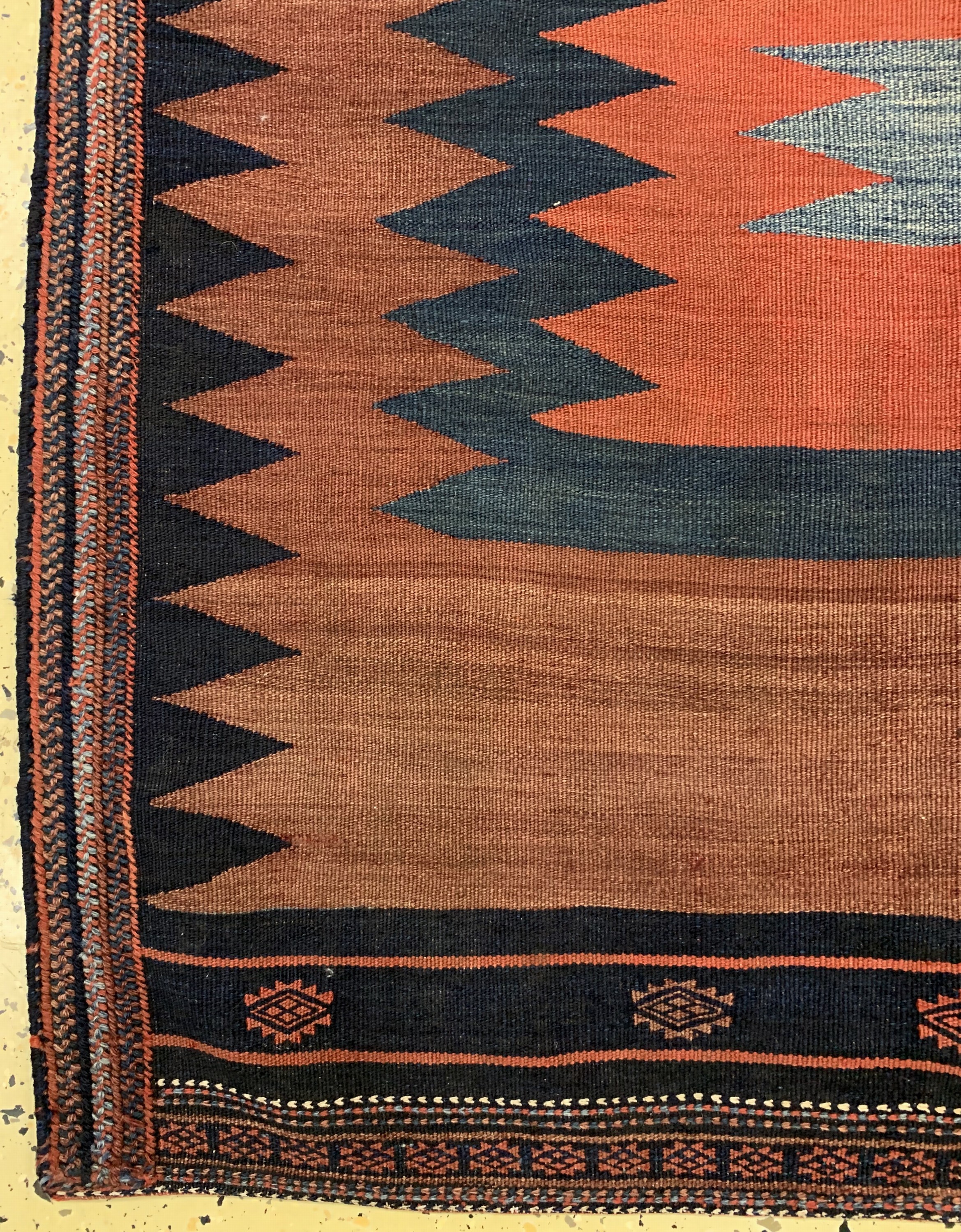 Detail b: Afschar"Sofreh"antik, Persien, um 1900, Wolle auf Wolle, ca. 123 x 120 cm, EHZ: 1-2