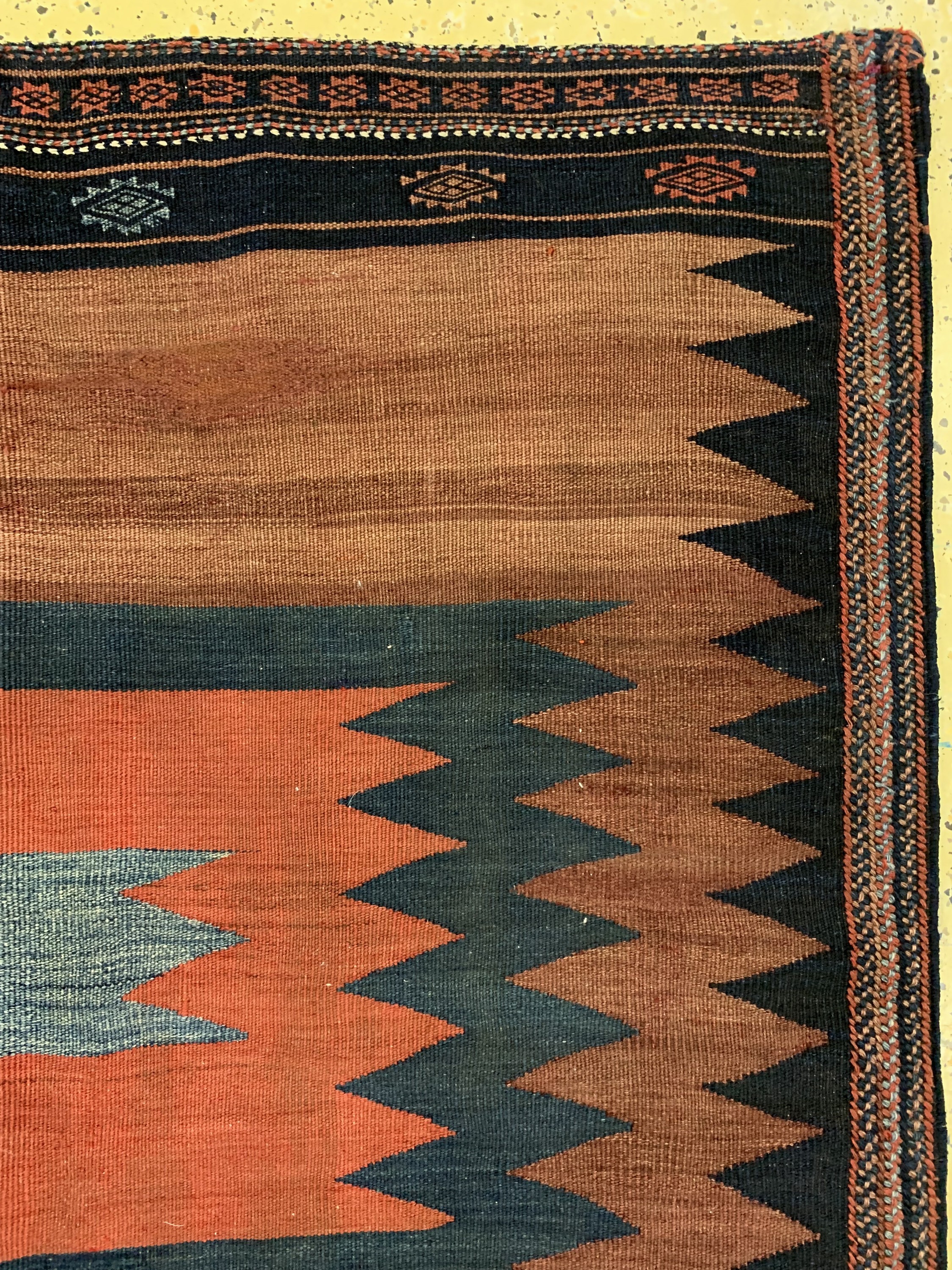 Detail d: Afschar"Sofreh"antik, Persien, um 1900, Wolle auf Wolle, ca. 123 x 120 cm, EHZ: 1-2