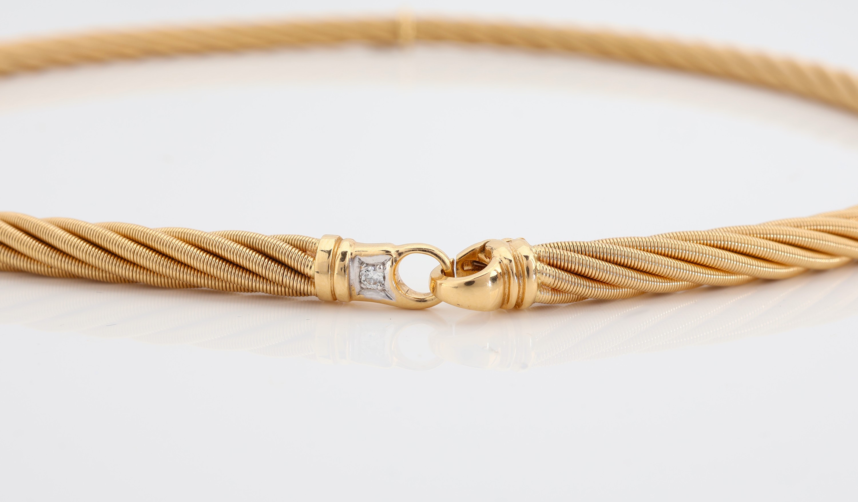 Detail b: 18 kt Gold WELLENDORFF Collier "Princess", GG 750/000, mehrreihig gedrehtes Kordelcollier, hochfeine Verarbeitung, typ. W-Anhänger mit ...
