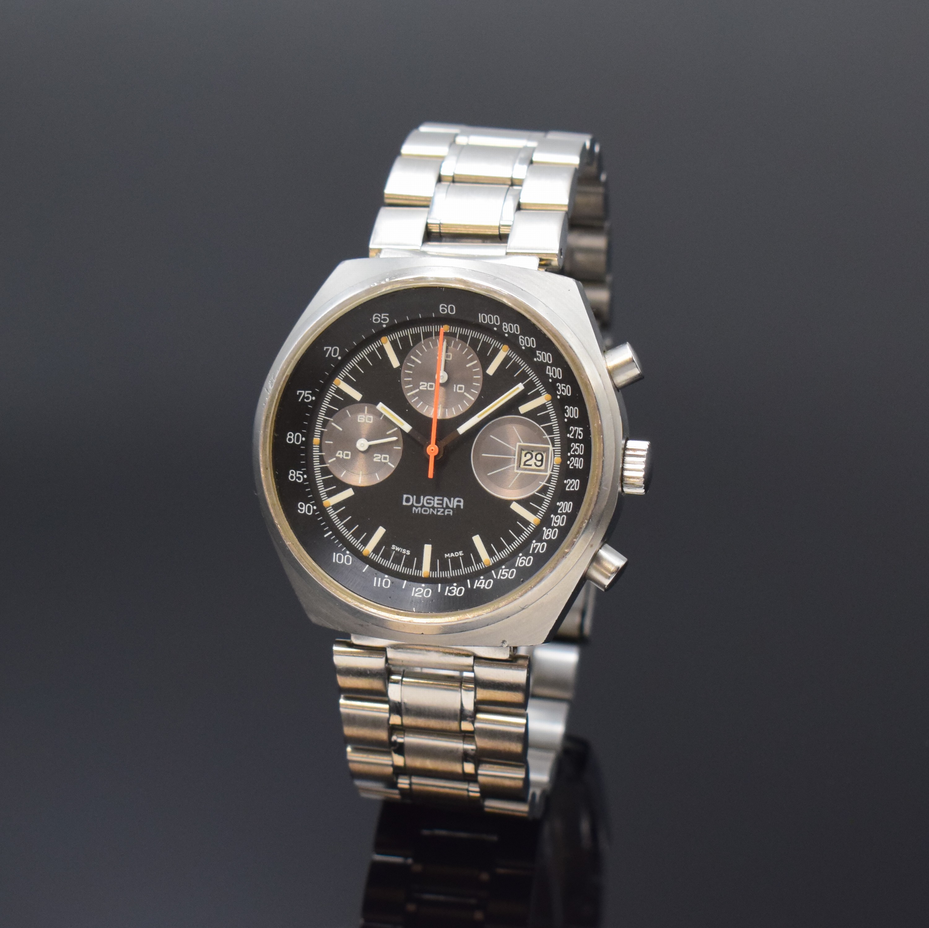 DUGENA Monza Armbandchronograph in Stahl, Schweiz um 1970, Handaufzug, matt. Geh. inkl. neutr. Gliederband m. Faltschl., verschr. Boden m. Gravur ...
