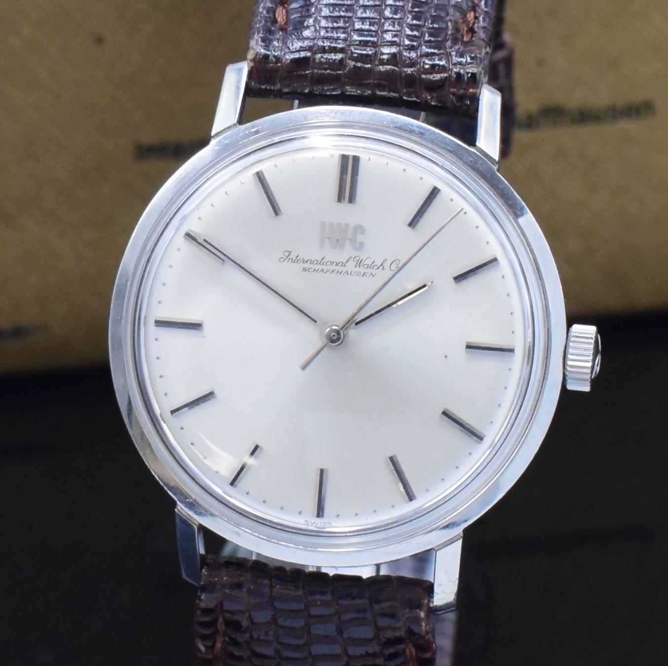 Detail a: IWC Herrenarmbanduhr in Stahl Kaliber 89, Schweiz um 1974, Handaufzug, Boden aufgedr., silb. Zifferbl. m. aufges. Std.-Ind., silb. Zeiger, Kal. 89 m. ...