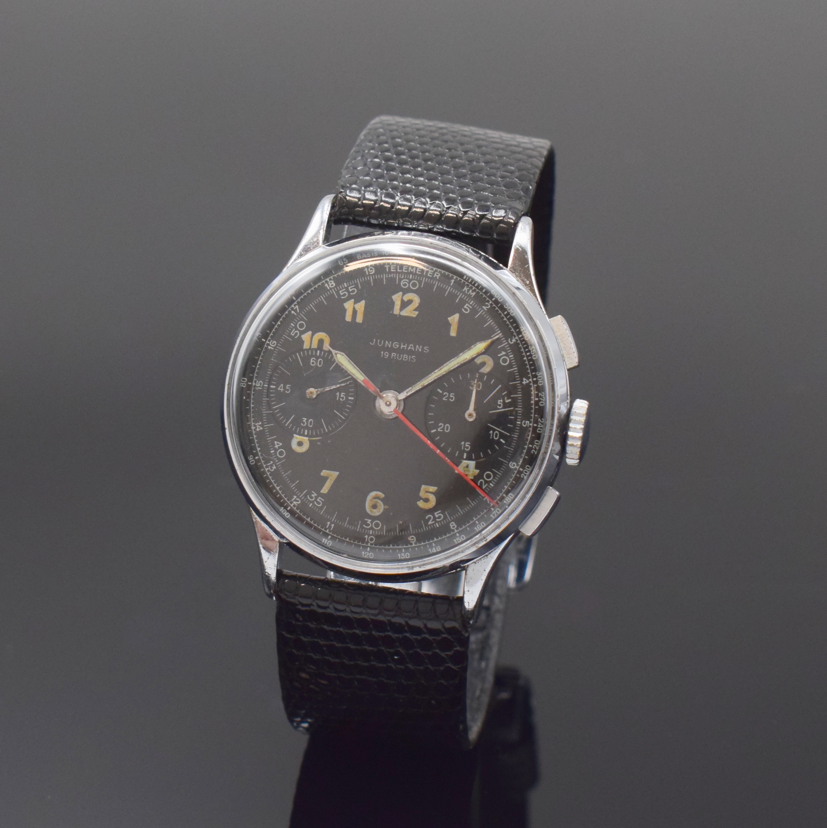 JUNGHANS verchromter Schaltradchronograph, Deutschland um 1950, Handaufzug, neutr. Lederband m. Junghans Dornschl., Stahlboden aufgedr., schwarzes ...