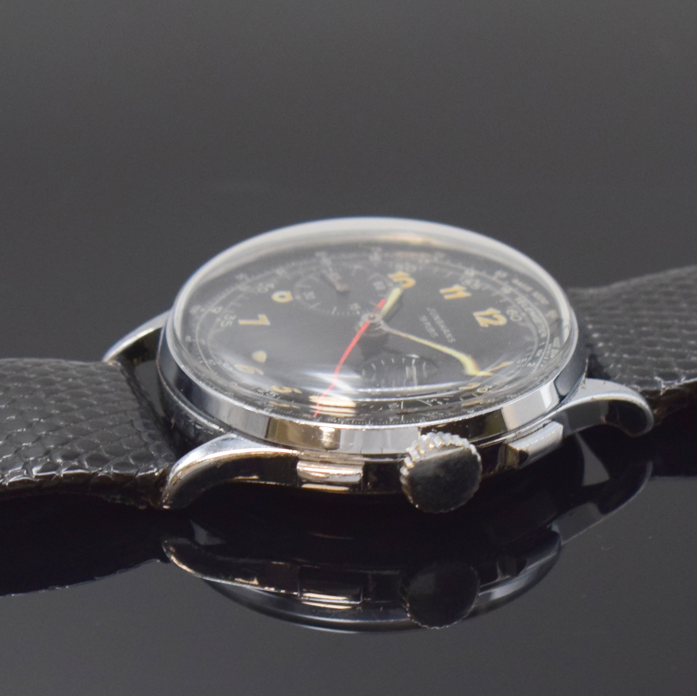 Detail b: JUNGHANS verchromter Schaltradchronograph, Deutschland um 1950, Handaufzug, neutr. Lederband m. Junghans Dornschl., Stahlboden aufgedr., schwarzes ...