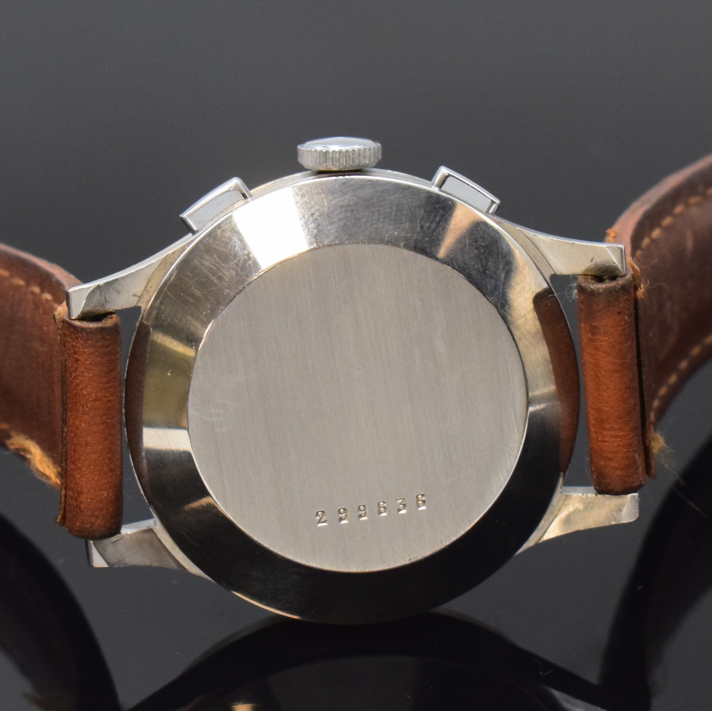 Detail c: ANGELUS Herrenarmbanduhr in Stahl, Schweiz um 1945, Handaufzug, unsign. Geh., Boden aufgedr., schwarzes Zifferbl. rest., arab. Leuchtzahlen, ...