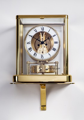 Image Jaeger-LeCoultre Atmos mit original Konsole, Schweiz um 2000, verg., 5-seitig verglastes ...