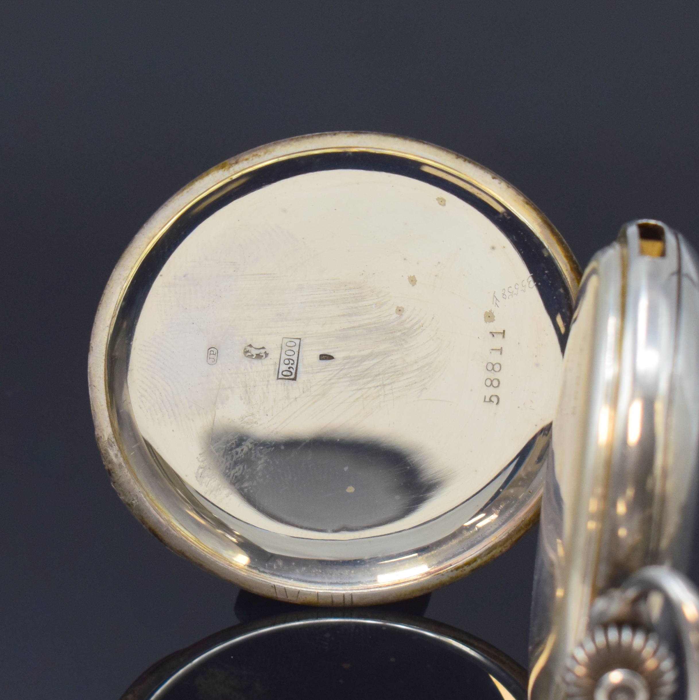 Detail c: Herrensavonette mit Minutenrepetition in Silber, Schweiz um 1920, glattes Geh. dell. m. Monogramm-Grav. auf dem Sprungdeckel, Emailzifferbl., arab. ...