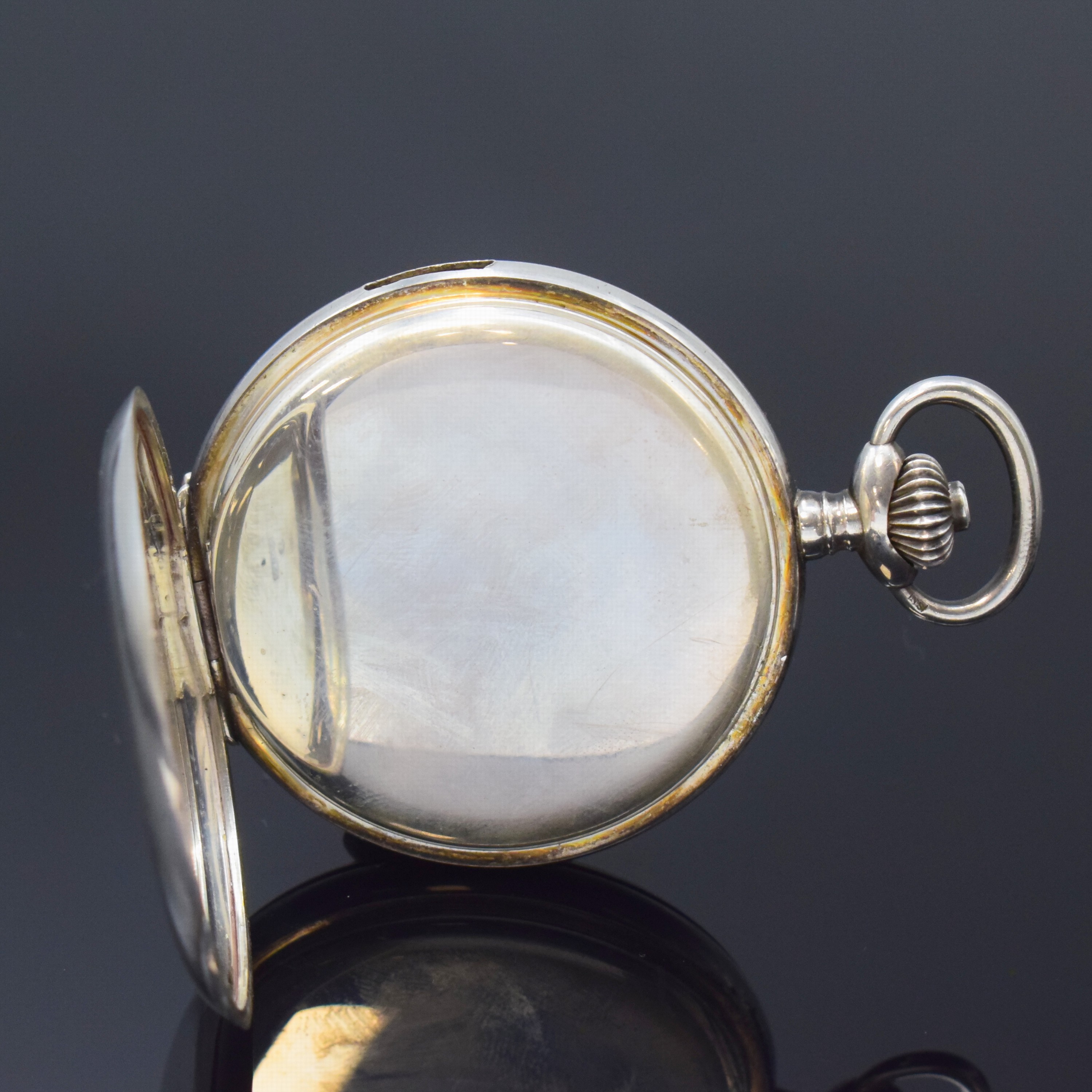 Detail d: Herrensavonette mit Minutenrepetition in Silber, Schweiz um 1920, glattes Geh. dell. m. Monogramm-Grav. auf dem Sprungdeckel, Emailzifferbl., arab. ...