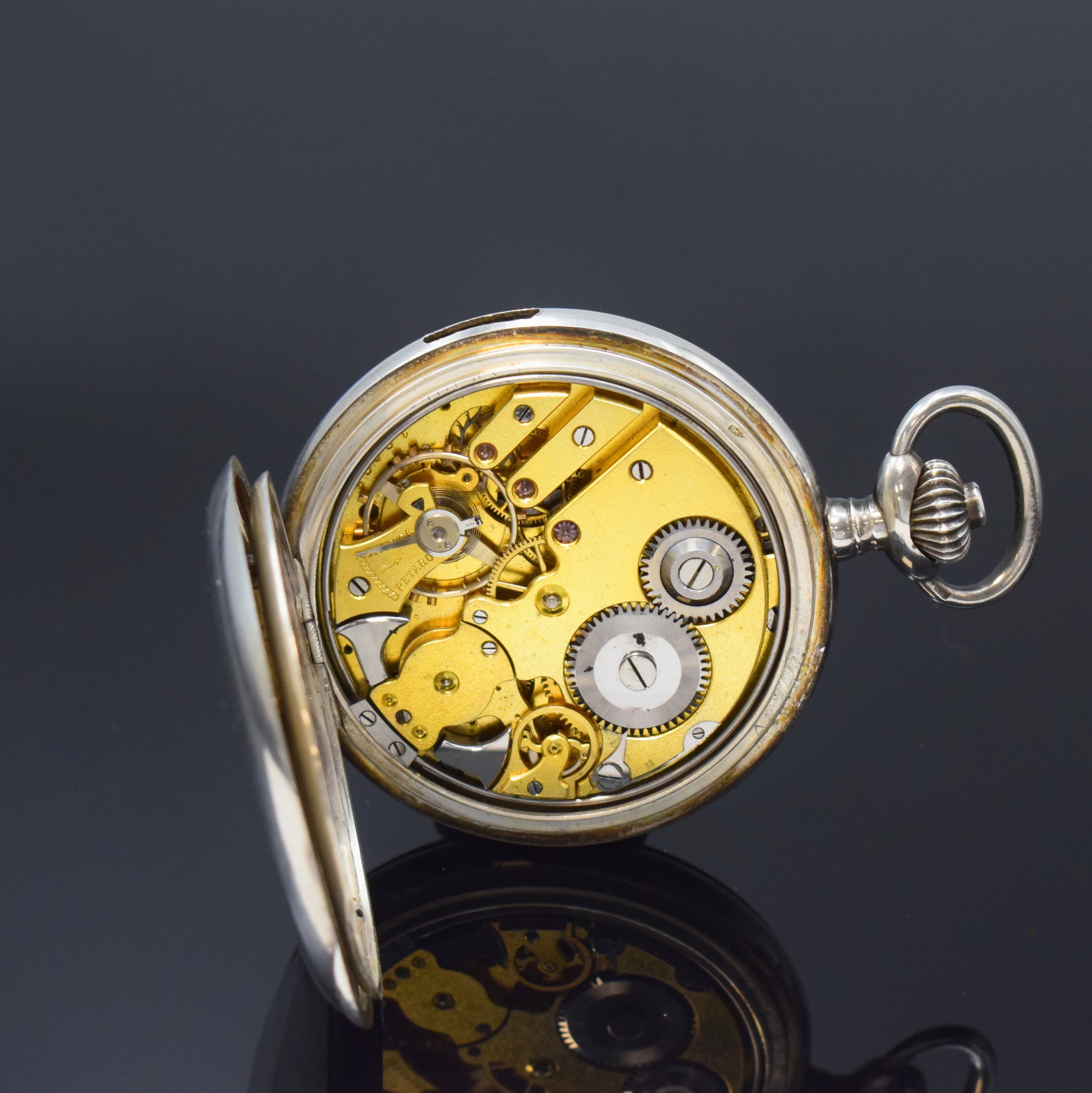 Detail f: Herrensavonette mit Minutenrepetition in Silber, Schweiz um 1920, glattes Geh. dell. m. Monogramm-Grav. auf dem Sprungdeckel, Emailzifferbl., arab. ...
