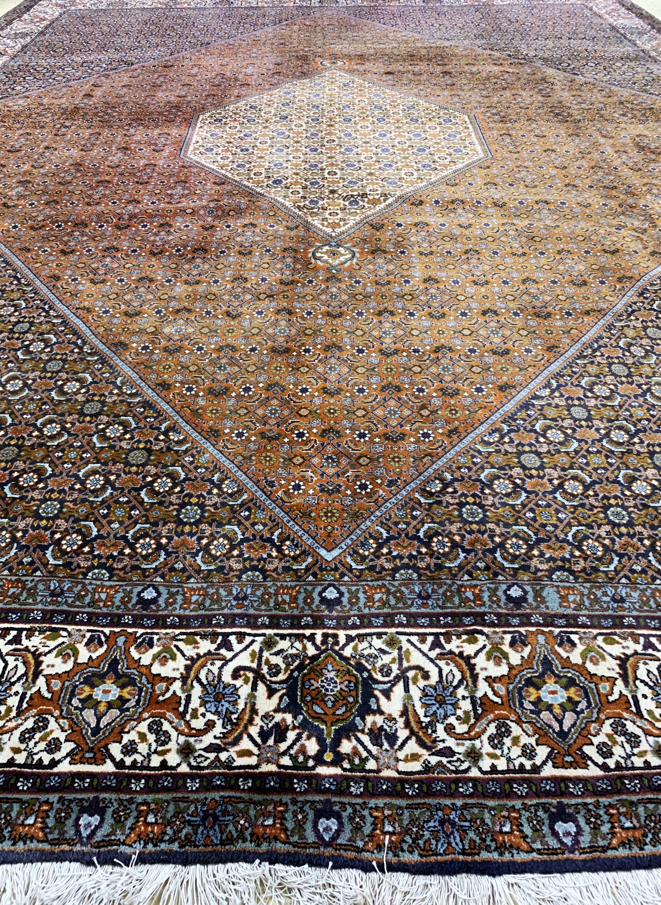 Detail f: Bidjar Kork fein, Persien, Ende 20.Jhd, Korkwolle auf Baumwolle, ca. 400 x 300 cm, verblaßt, EHZ: 1-2