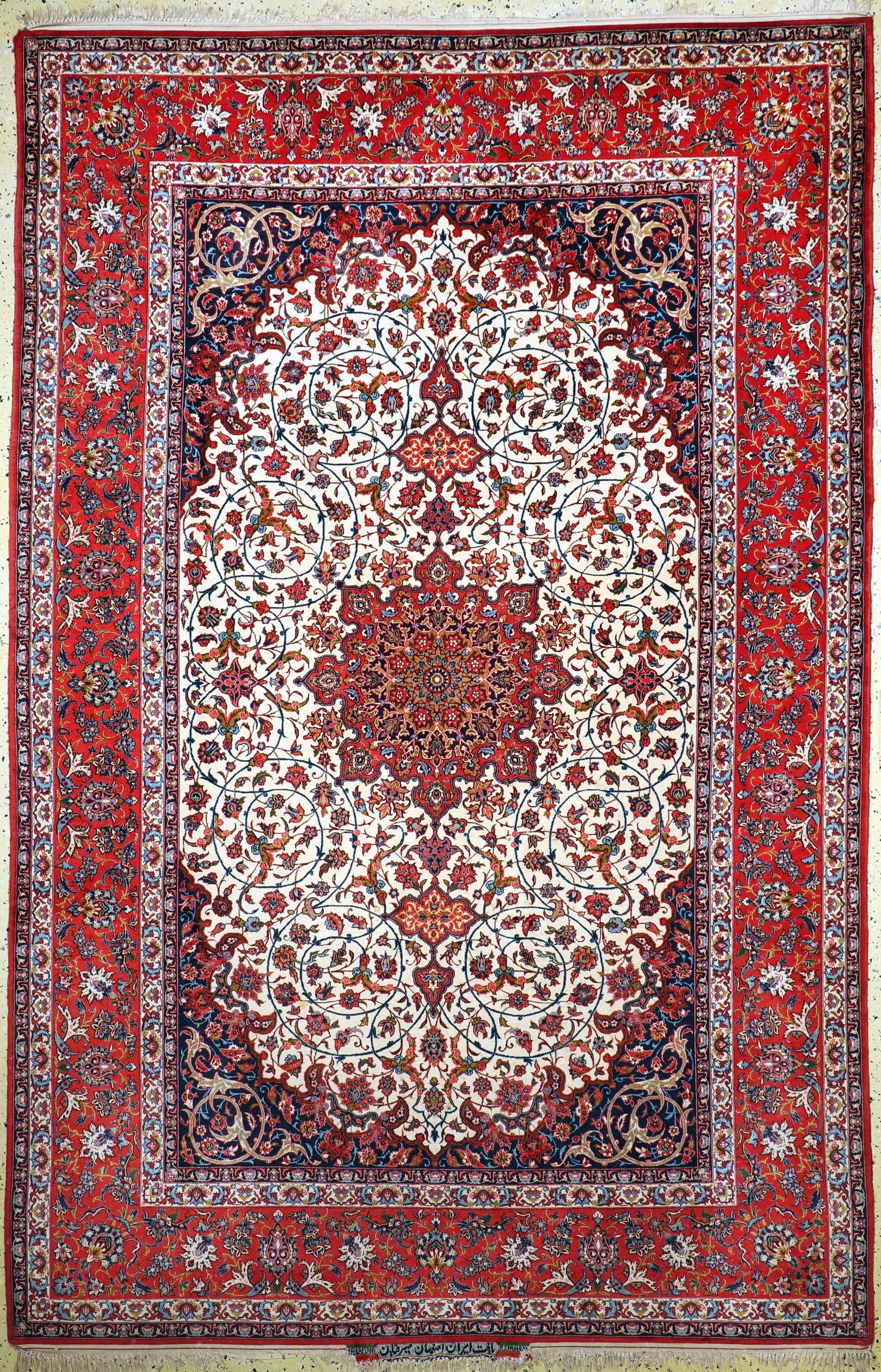 Esfahan fein"Seyrafian", signiert, Persien,Mitte 20.Jhd, Korkwolle auf Seide, ca. 315 x 204 cm, Reinigungsbedürftig, EHZ: 2