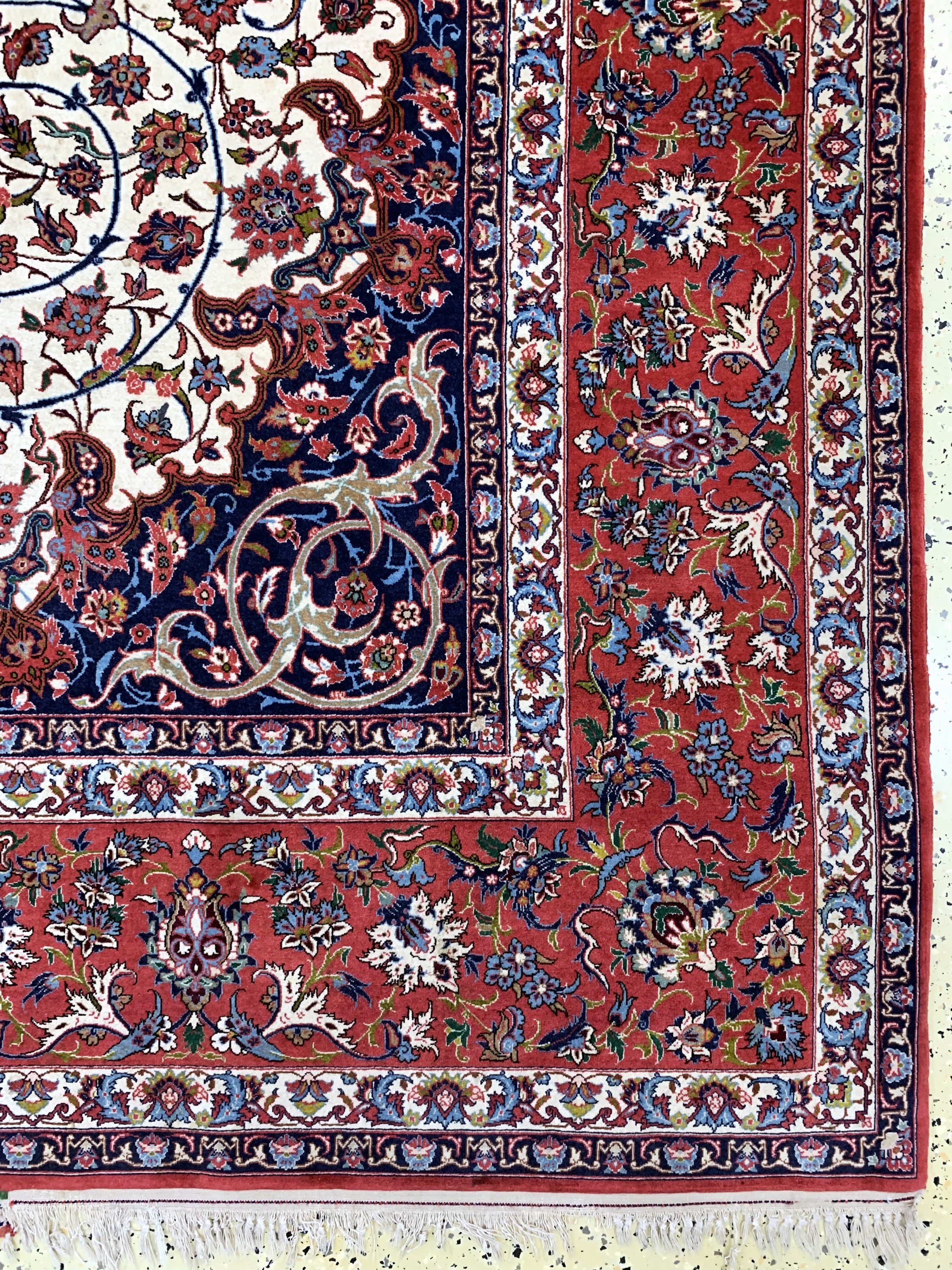 Detail a: Esfahan fein"Seyrafian", signiert, Persien,Mitte 20.Jhd, Korkwolle auf Seide, ca. 315 x 204 cm, Reinigungsbedürftig, EHZ: 2