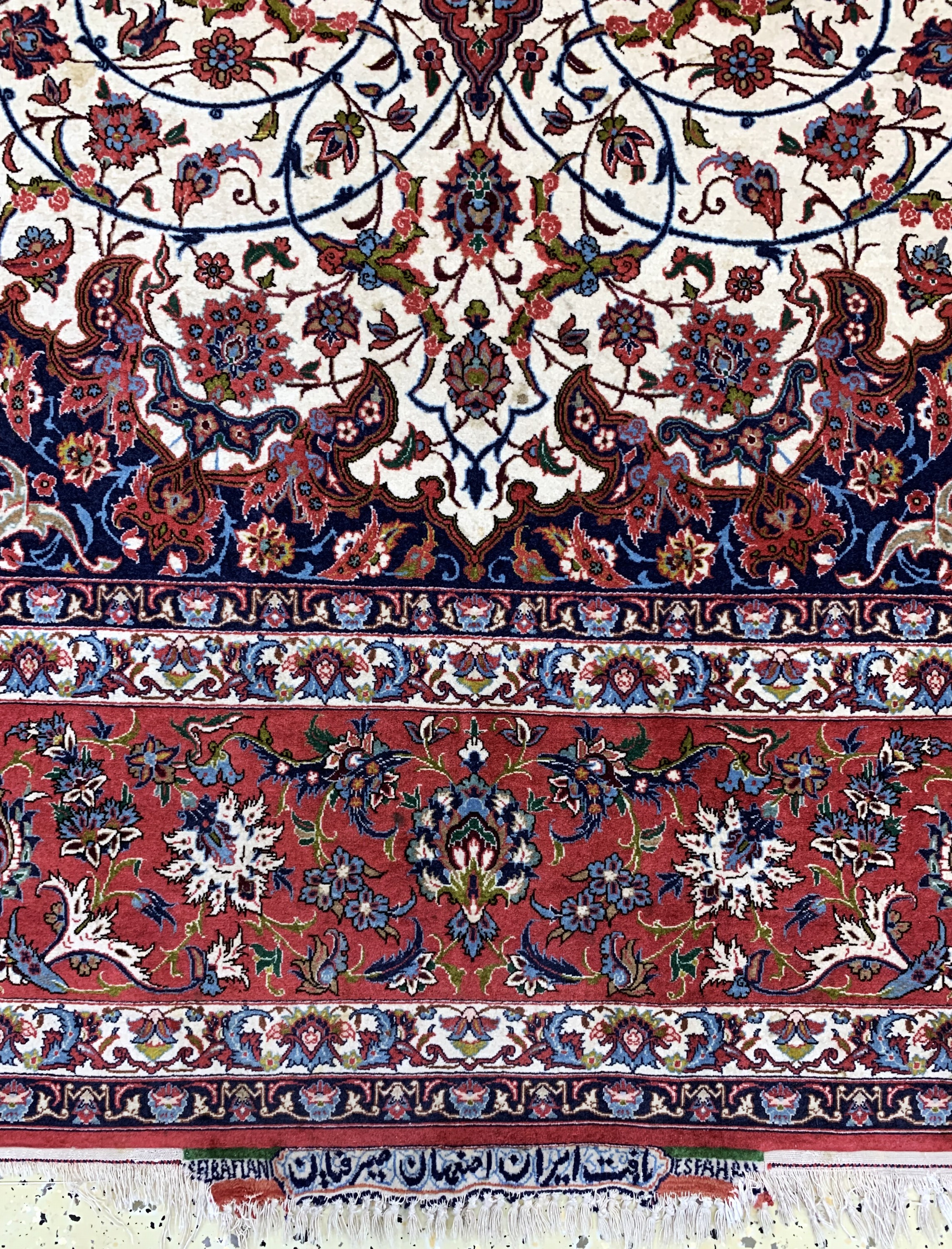 Detail b: Esfahan fein"Seyrafian", signiert, Persien,Mitte 20.Jhd, Korkwolle auf Seide, ca. 315 x 204 cm, Reinigungsbedürftig, EHZ: 2