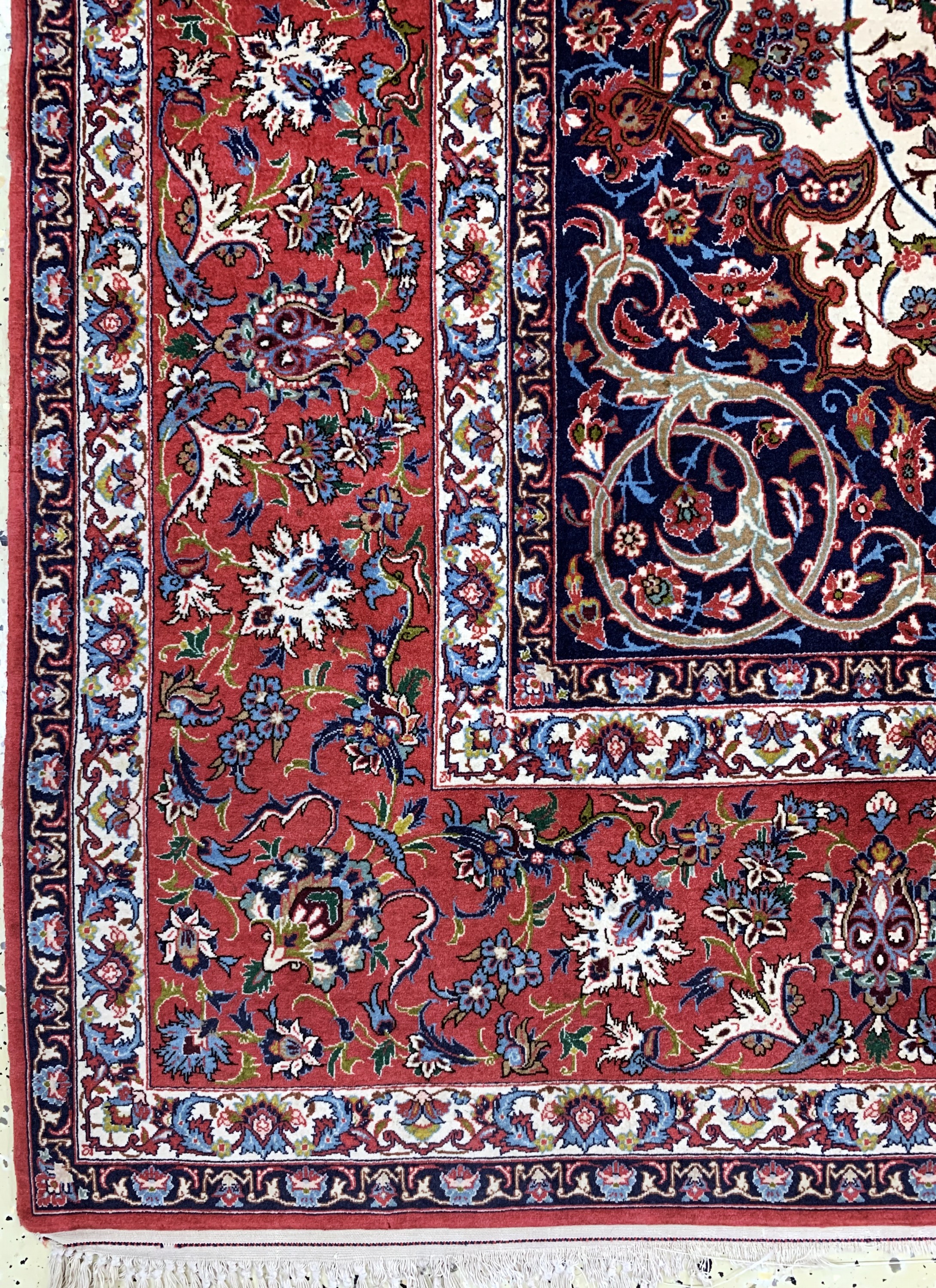 Detail c: Esfahan fein"Seyrafian", signiert, Persien,Mitte 20.Jhd, Korkwolle auf Seide, ca. 315 x 204 cm, Reinigungsbedürftig, EHZ: 2