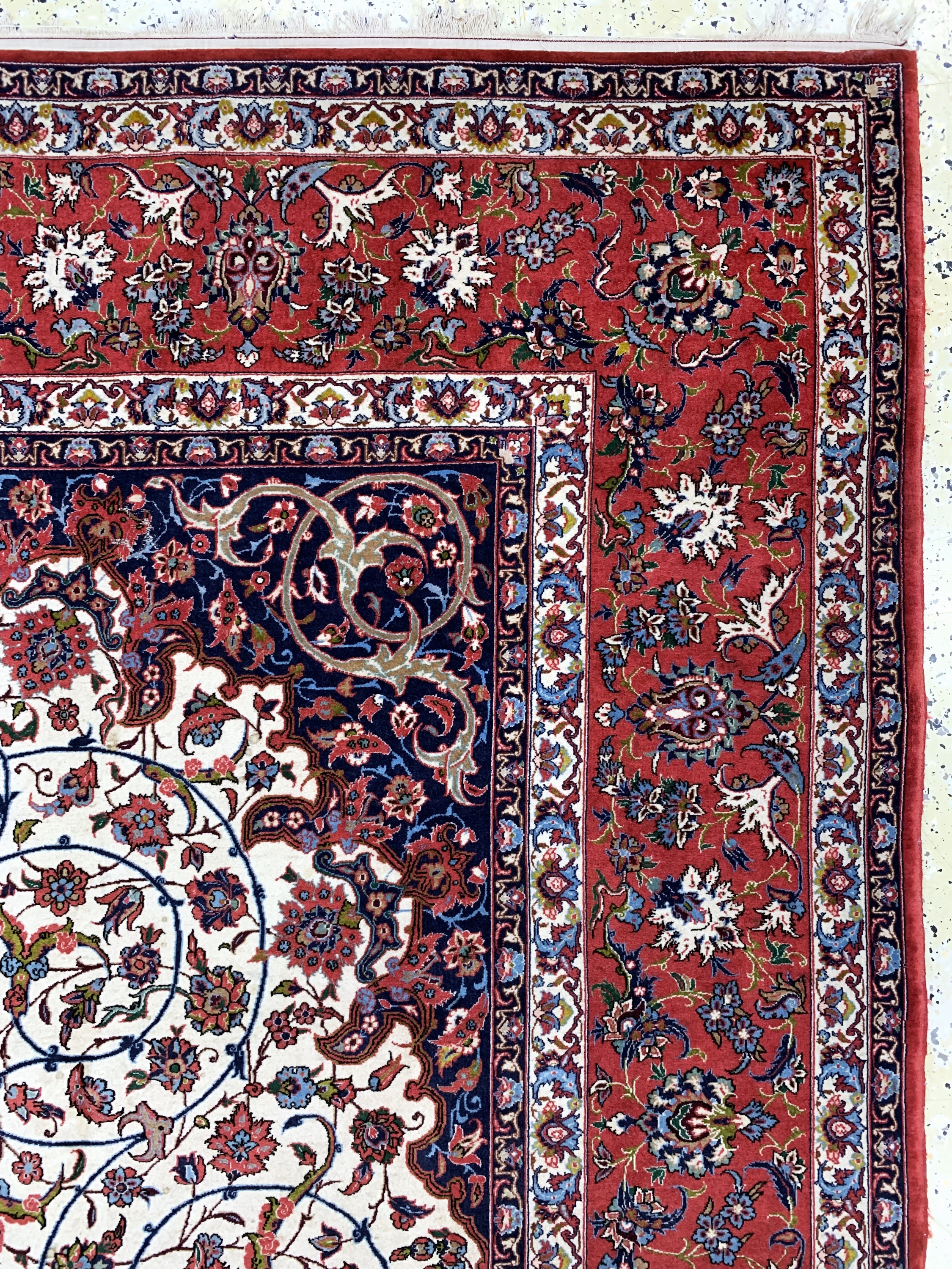 Detail g: Esfahan fein"Seyrafian", signiert, Persien,Mitte 20.Jhd, Korkwolle auf Seide, ca. 315 x 204 cm, Reinigungsbedürftig, EHZ: 2