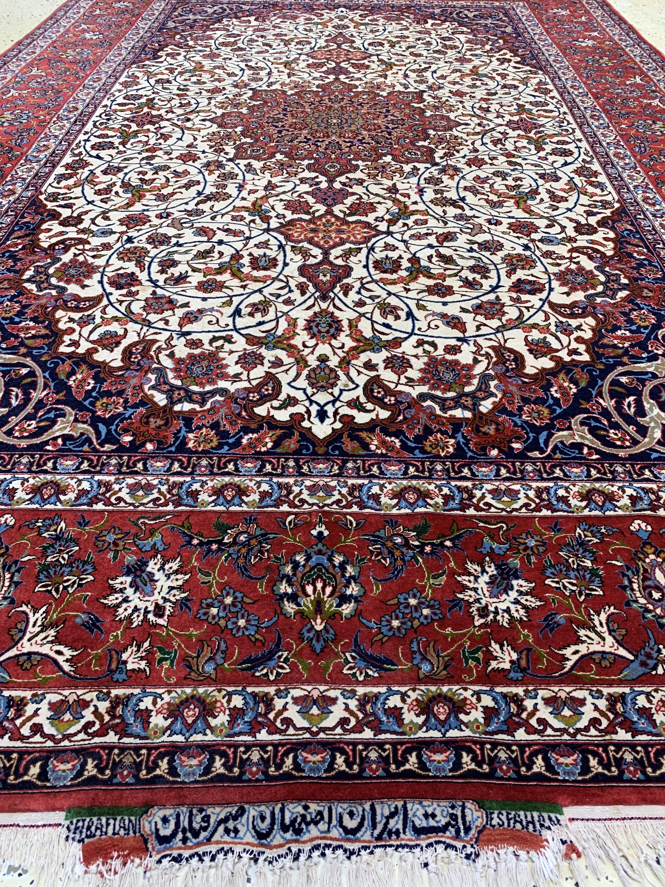 Detail h: Esfahan fein"Seyrafian", signiert, Persien,Mitte 20.Jhd, Korkwolle auf Seide, ca. 315 x 204 cm, Reinigungsbedürftig, EHZ: 2