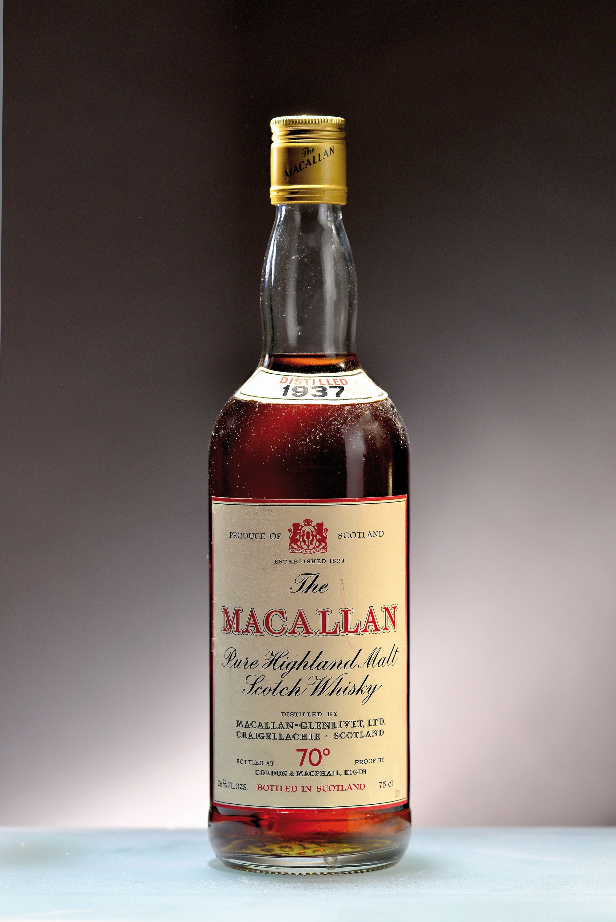 Detail a: 1 Flasche 1937 The Macallan-Glenlivet, Pure Highland Malt Scotch Whiskey, abgefüllt ca. 1970er-Jahre, Abfüller Gordon & MacPhail, ca. 75cl, ...
