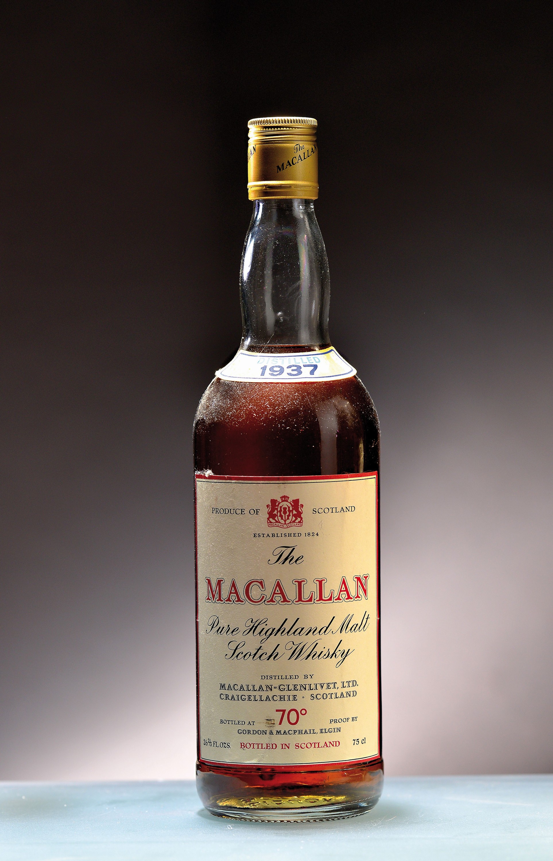 Detail a: 1 Flasche 1937 The Macallan-Glenlivet, Pure Highland Malt Scotch Whiskey, abgefüllt ca. 1979, Abfüller Gordon & MacPhail, Jahresetikett in blau, ...