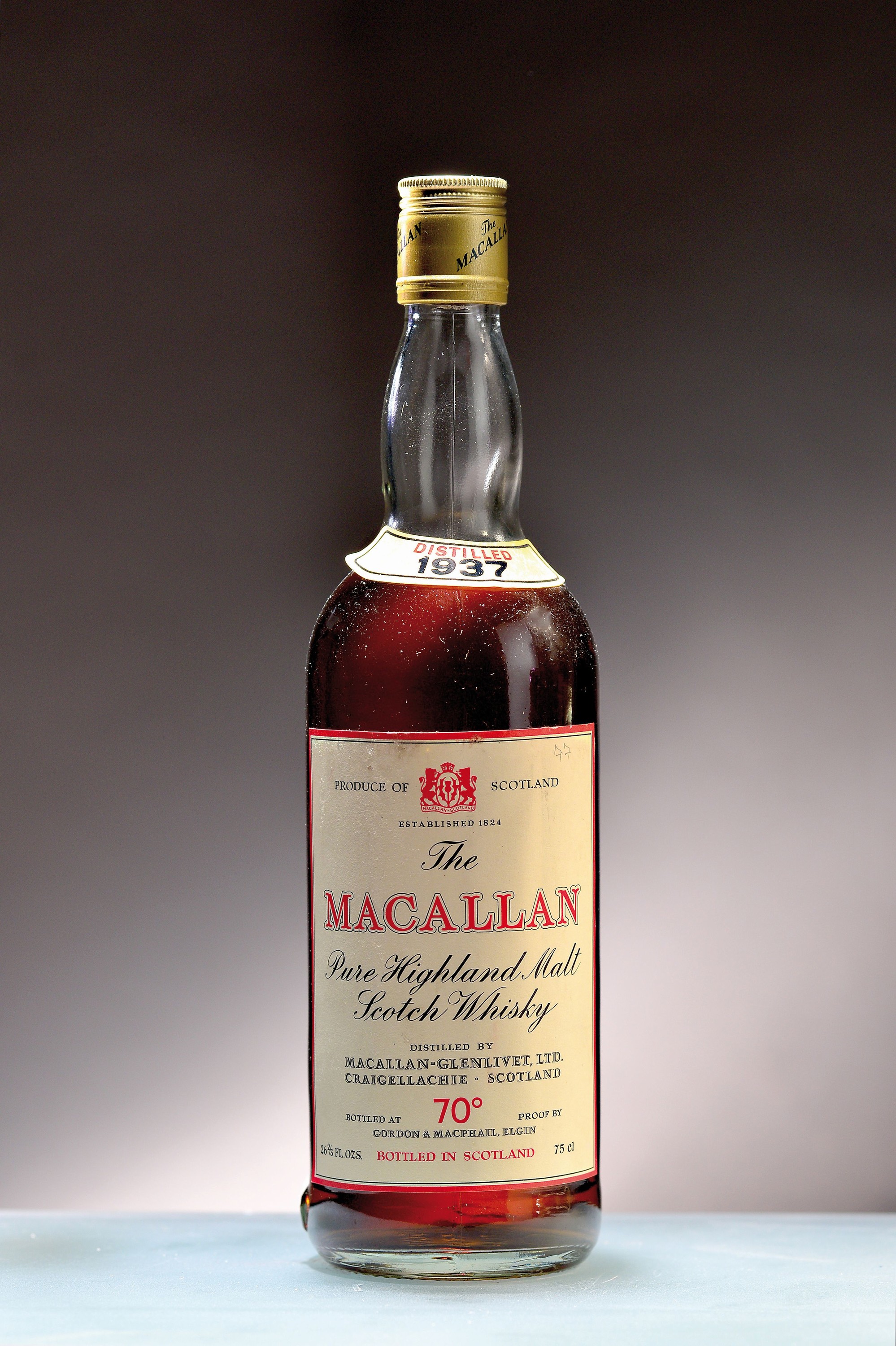 Detail a: 1 Flasche 1937 The Macallan-Glenlivet, Pure Highland Malt Scotch Whiskey, abgefüllt ca. 1977, Abfüller Gordon & MacPhail, Jahresetikett in ...