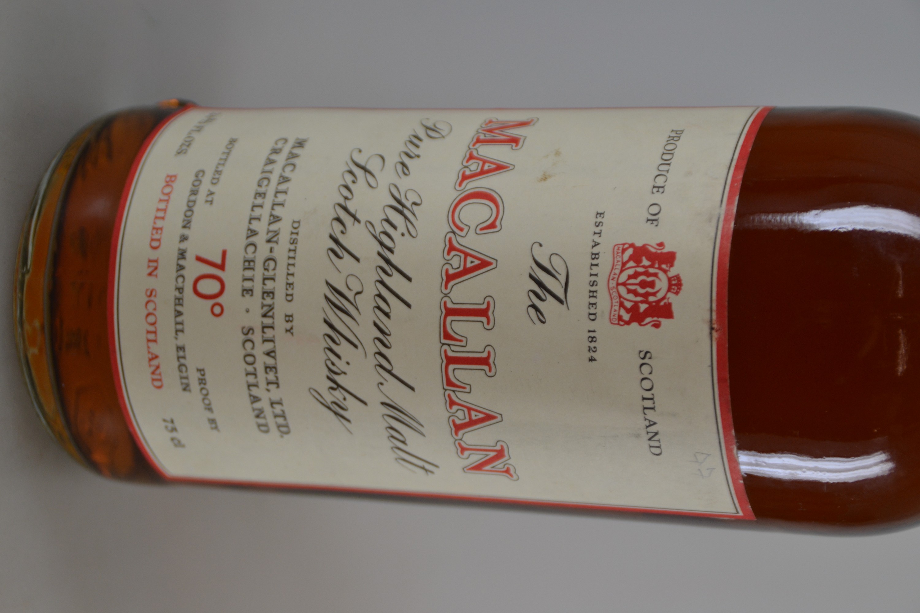 Detail c: 1 Flasche 1937 The Macallan-Glenlivet, Pure Highland Malt Scotch Whiskey, abgefüllt ca. 1977, Abfüller Gordon & MacPhail, Jahresetikett in ...