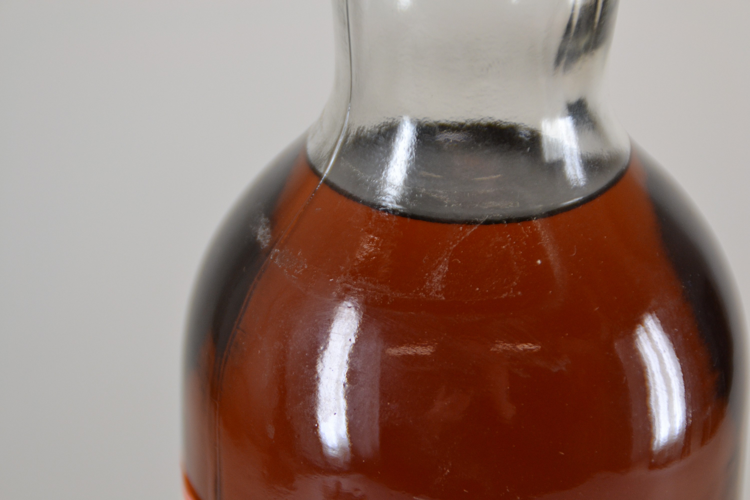 Detail d: 1 Flasche 1937 The Macallan-Glenlivet, Pure Highland Malt Scotch Whiskey, abgefüllt ca. 1977, Abfüller Gordon & MacPhail, Jahresetikett in ...