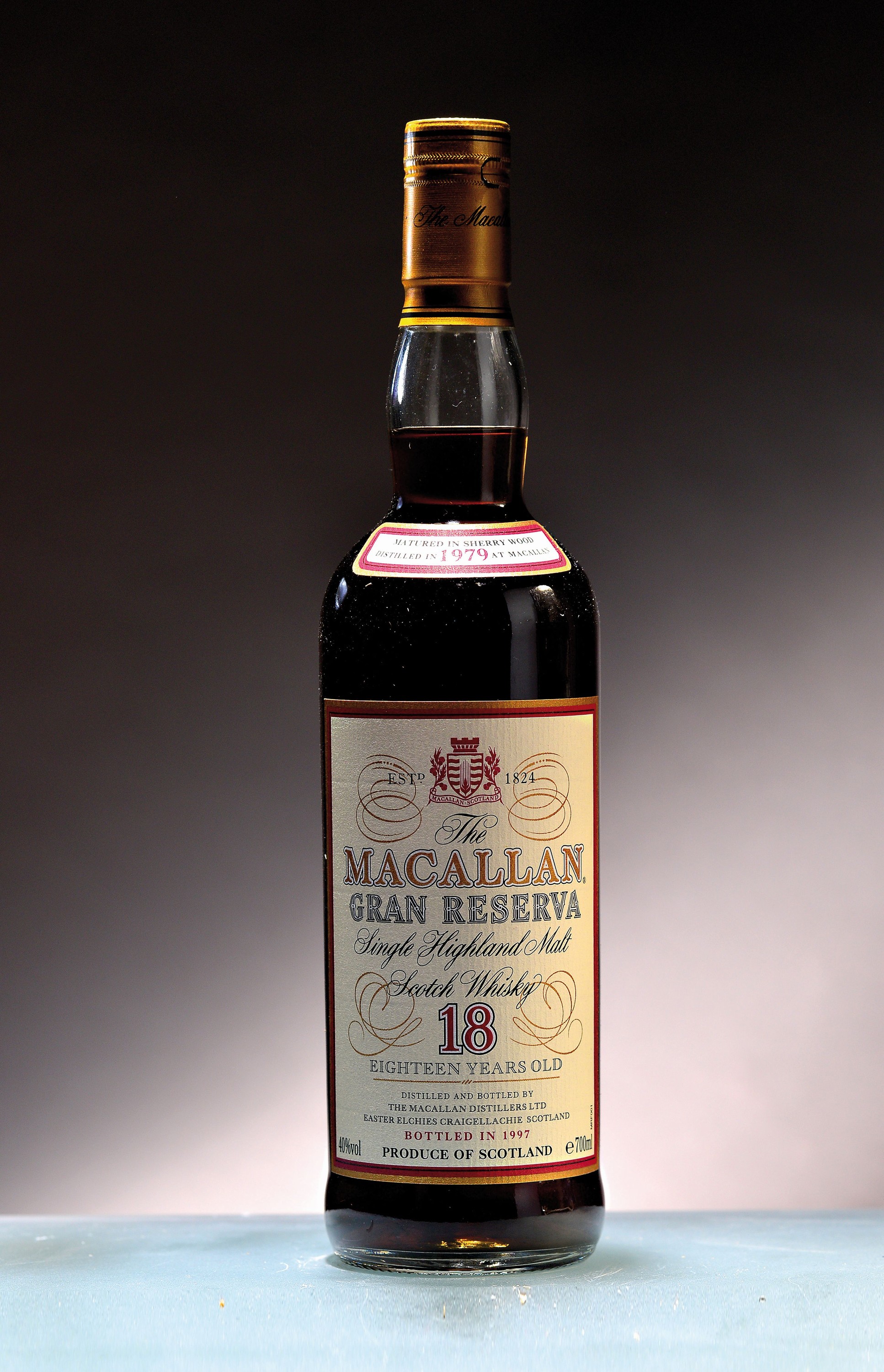 Detail a: 1 Flasche 1979 Macallan Gran Reserva, 18 Jahrealt, Single Highland Malt, im Sherry Fass gereift, ca. 75cl, 40%Vol., High Fill, in orig. Holzkiste