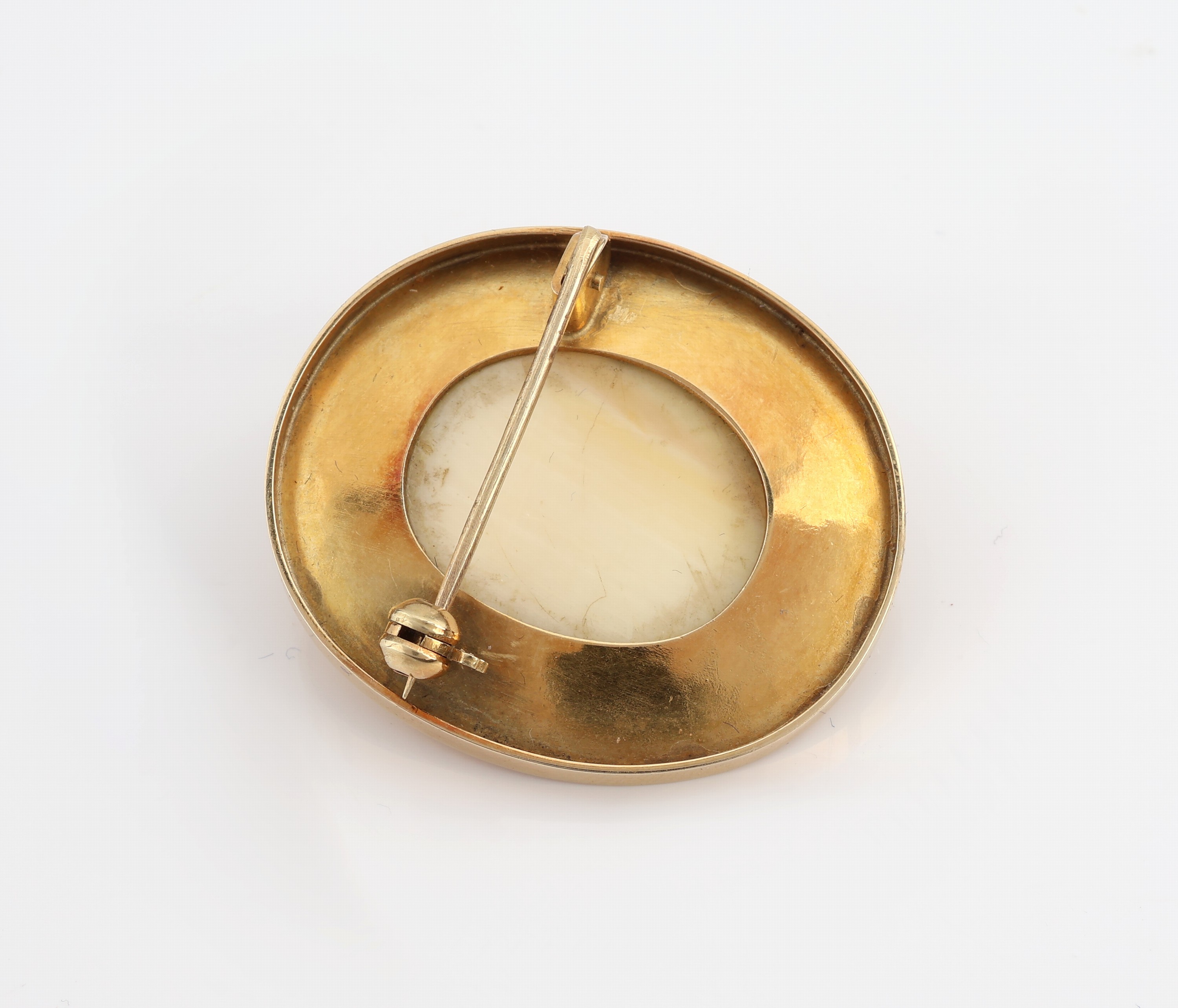Detail a: 14 kt Gold Kamee Brosche, GG 585/000 gepr.,um 1900, Kamee Bein, geschnittenes Portrait einer Bacchantin mit Weintrauben im Haar, Rahmen GG 585/000, ...
