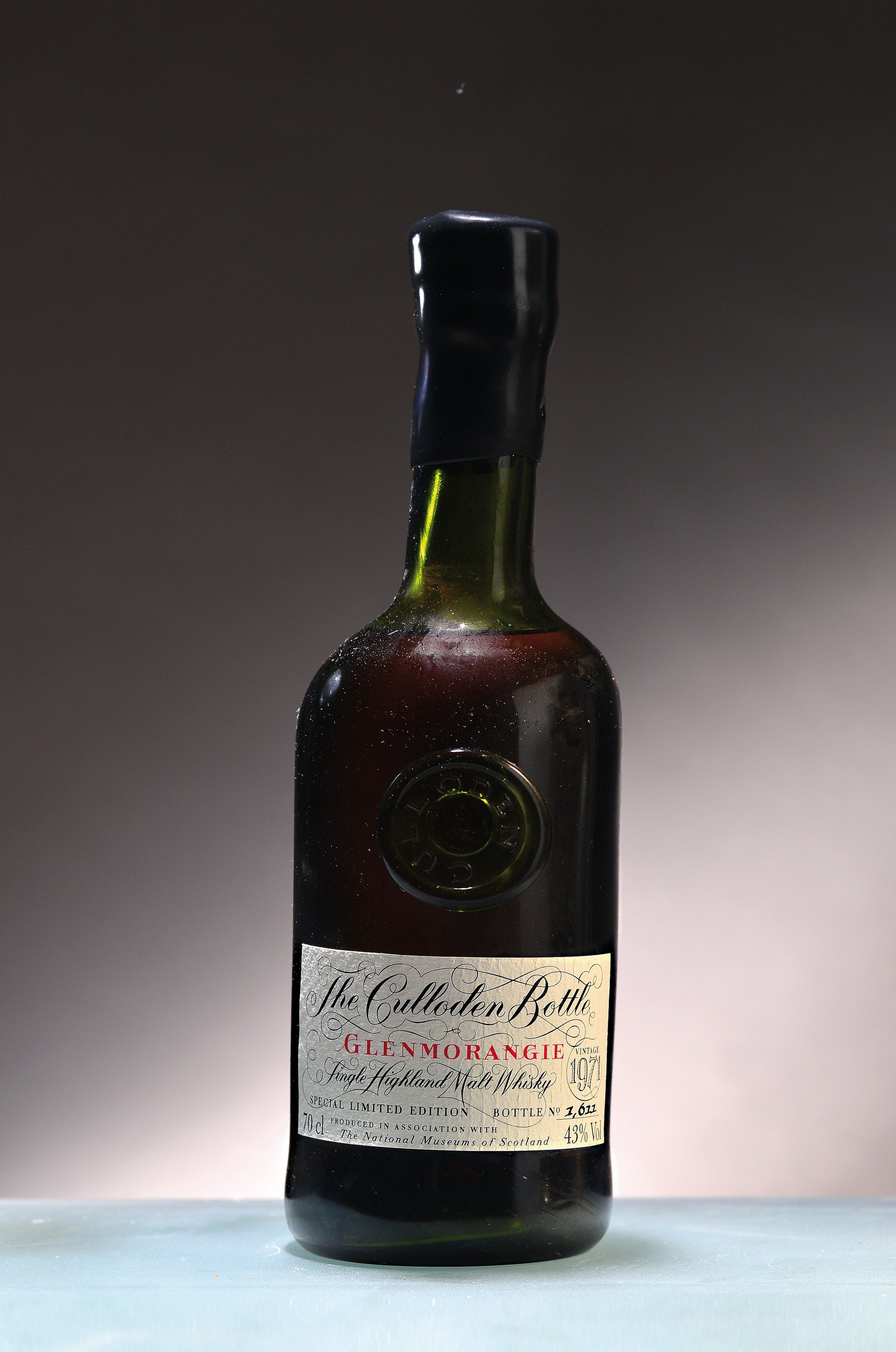 Detail a: 1 Flasche 1971 Glenmorangie The Culloden Bottle, Special Limited Edition, Single Highland Malt, Flasche 1611 von 2500, abgefüllt 25. Oktober 1995, ...