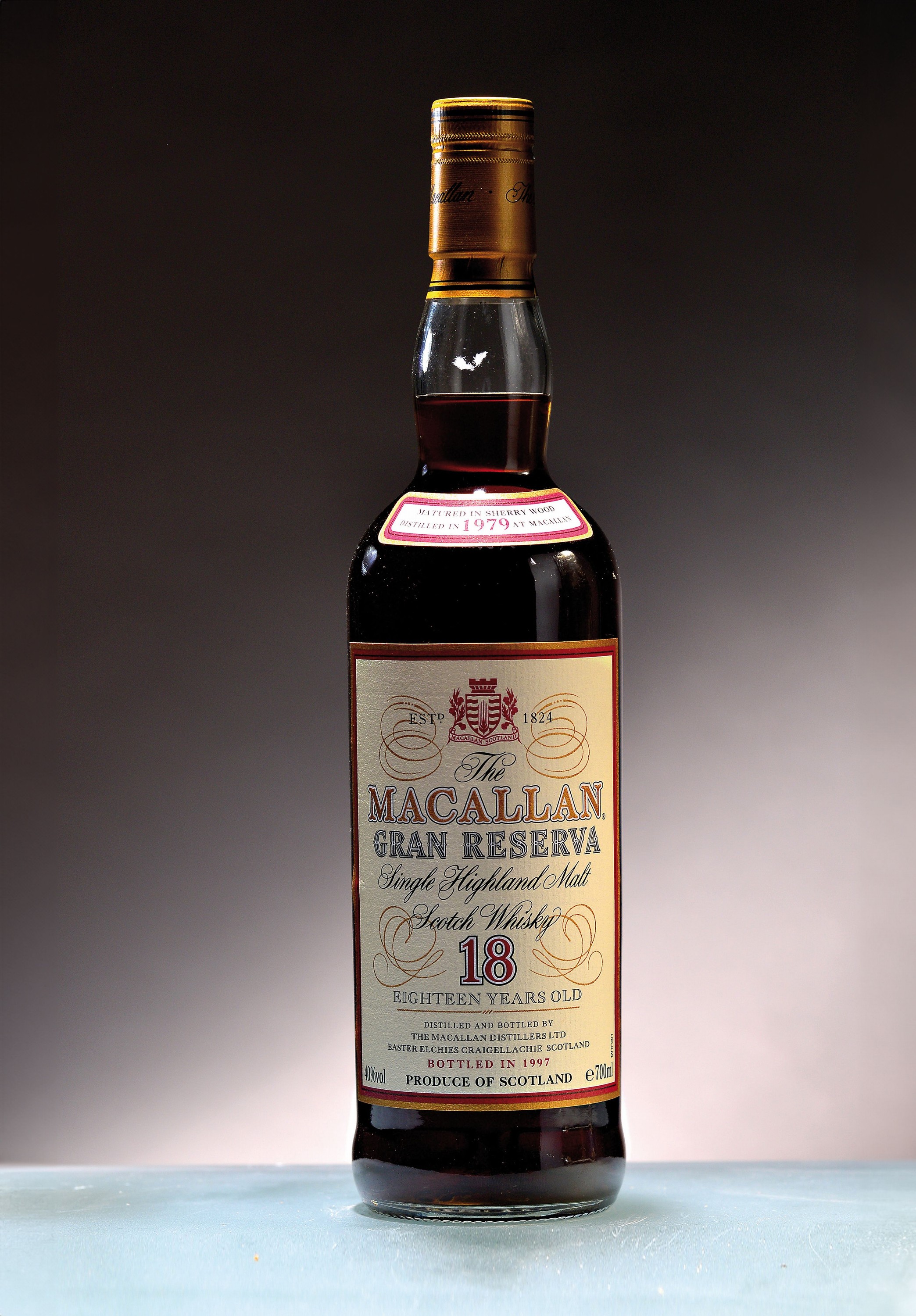 Detail a: 1 Flasche 1979 Macallan Gran Reserva, 18 Jahrealt, Single Highland Malt, im Sherry Fass gereift, abgefüllt 1997, ca. 75cl, 40%Vol., High Fill, in ...