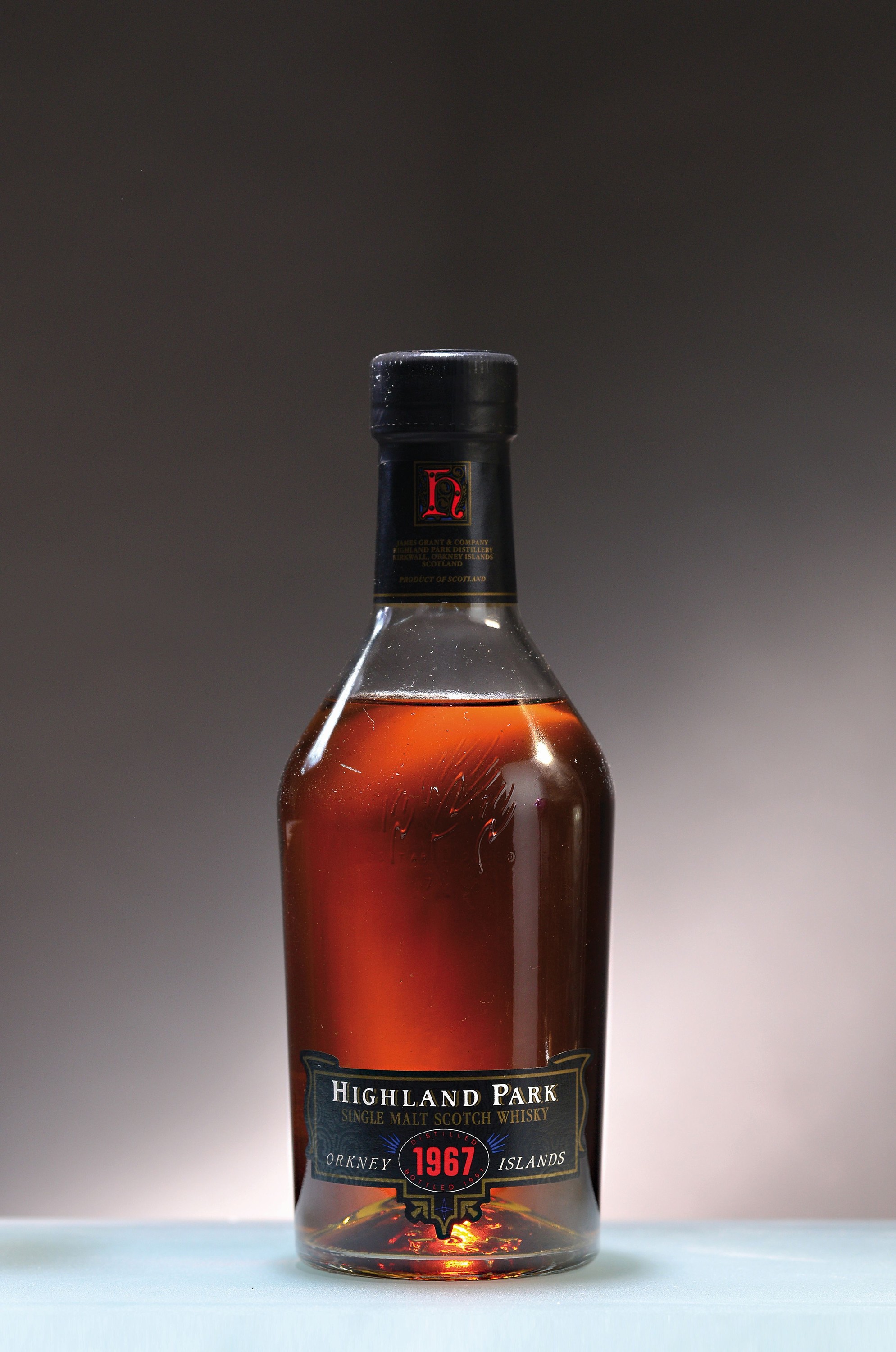 1 Flasche 1967 Highland Park, Orkney Island,Single Malt, abgefüllt 1991, ca. 70cl, 43%Vol., Mid shoulder, in orig. Holzkiste