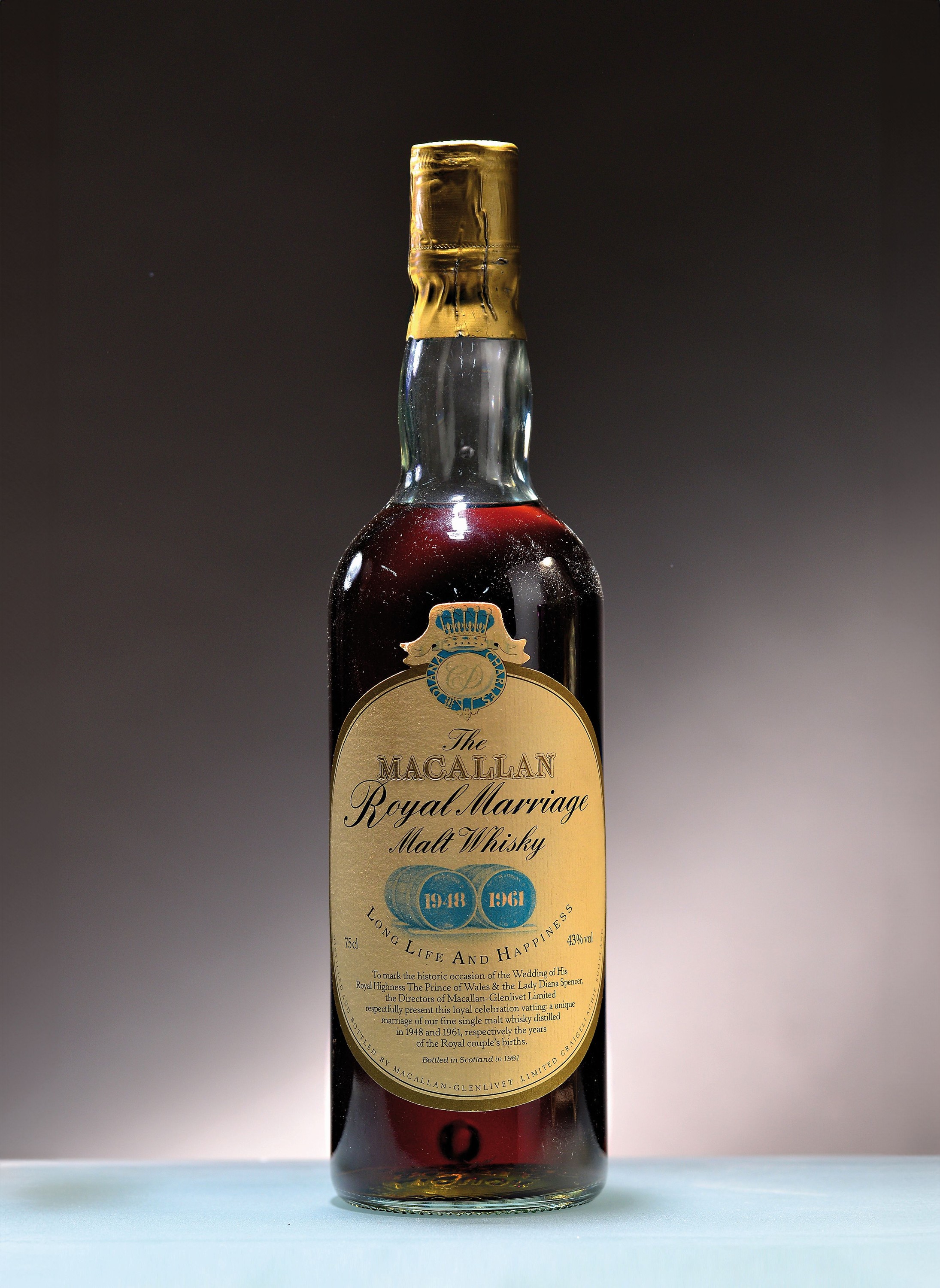 1 Flasche 1948/1961 The Macallan Royal Marriage Malt Whisky, "Long Life and Happiness", abgefüllt 1981 anlässlich der Hochzeit des Prince ...